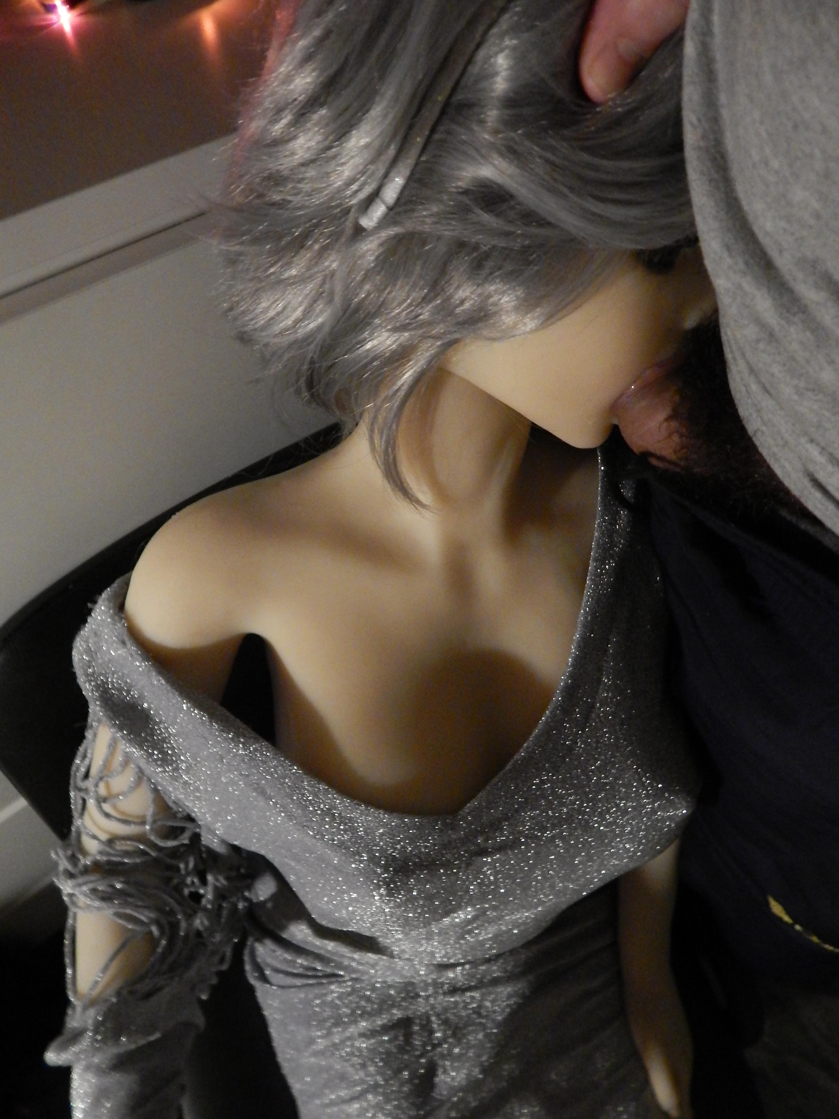 Nomi did BJ to stranger on the NY party. (some GIFs)