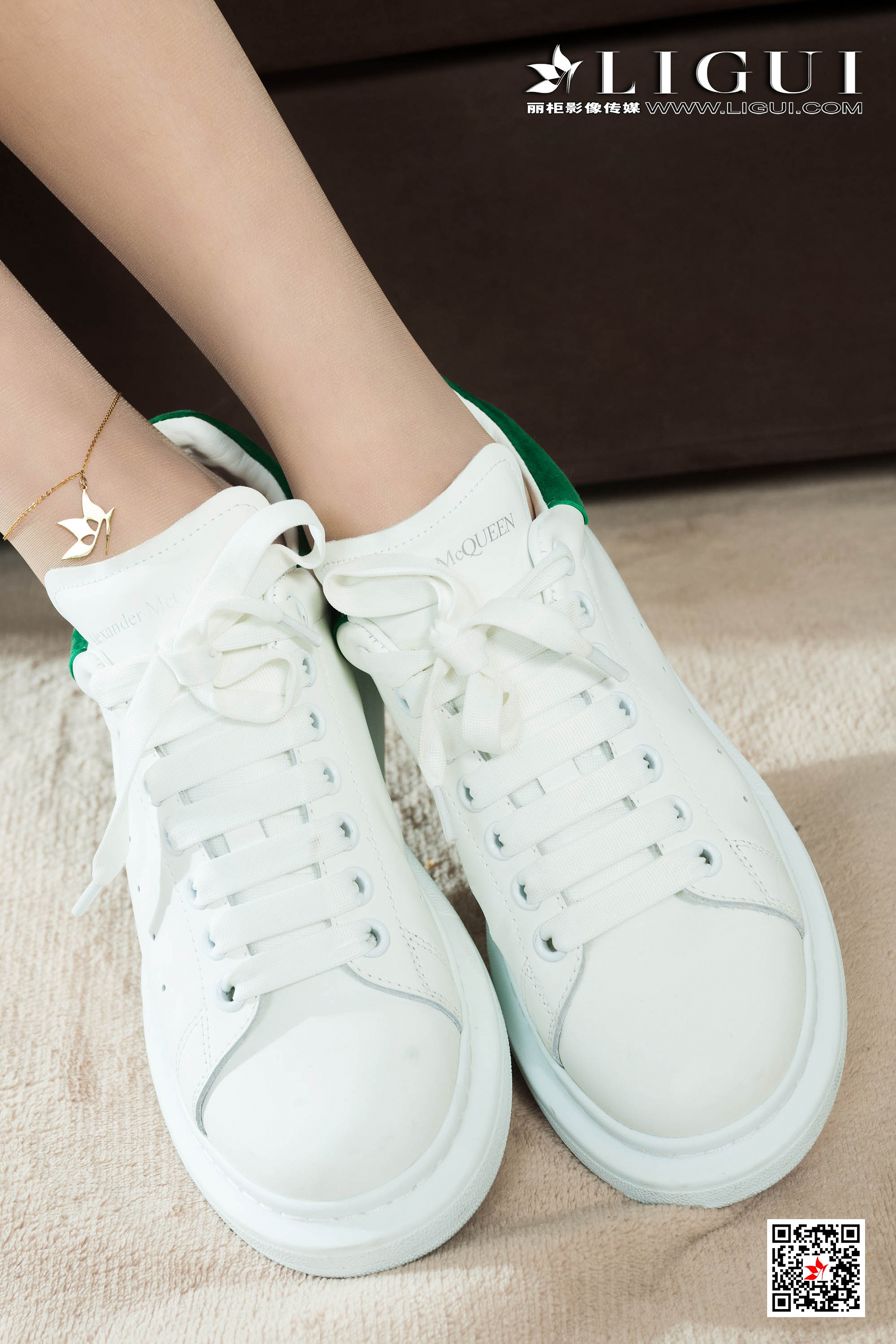 Foot Fetish Twin Flowers 2