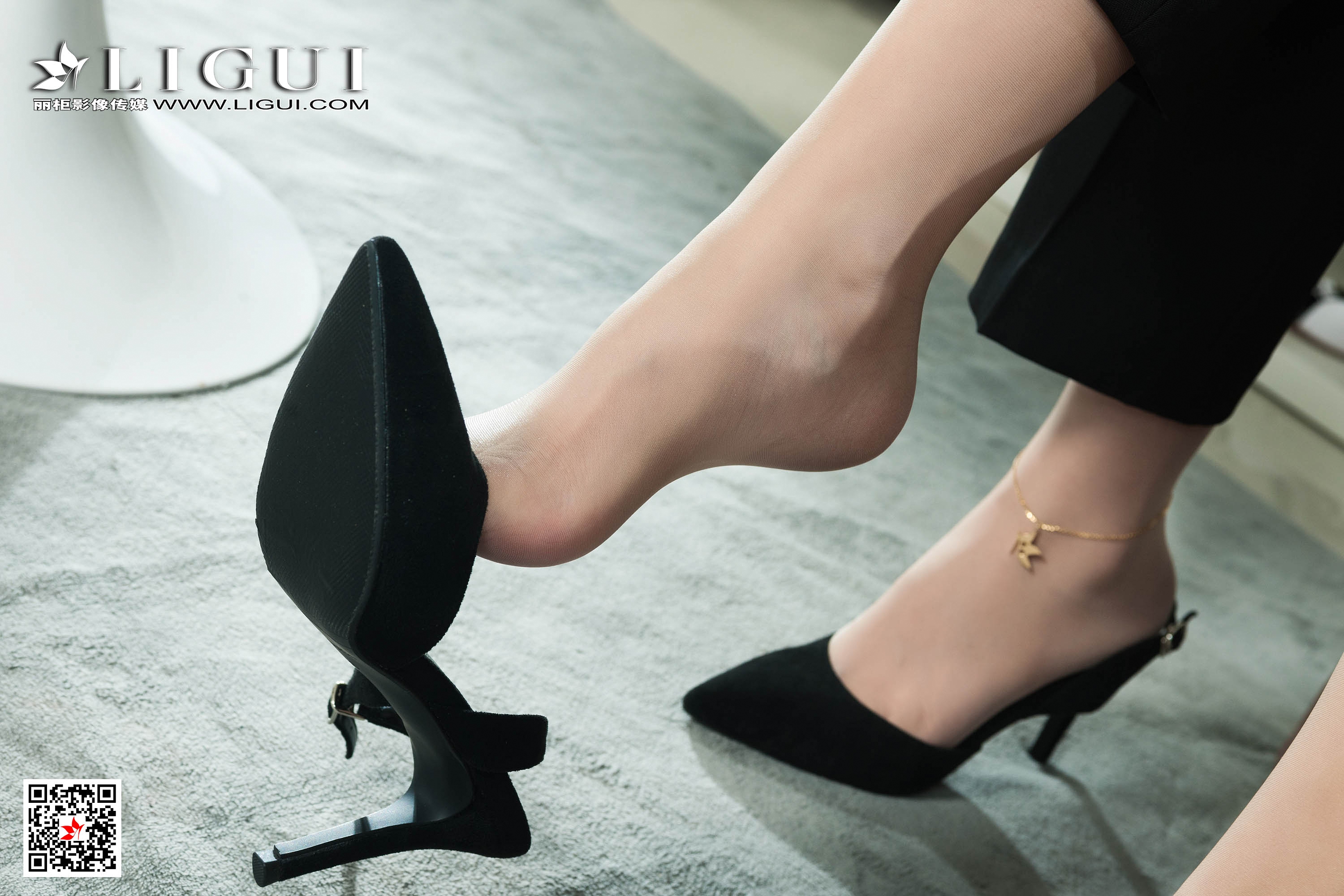 Foot Fetish Twin Flowers 5