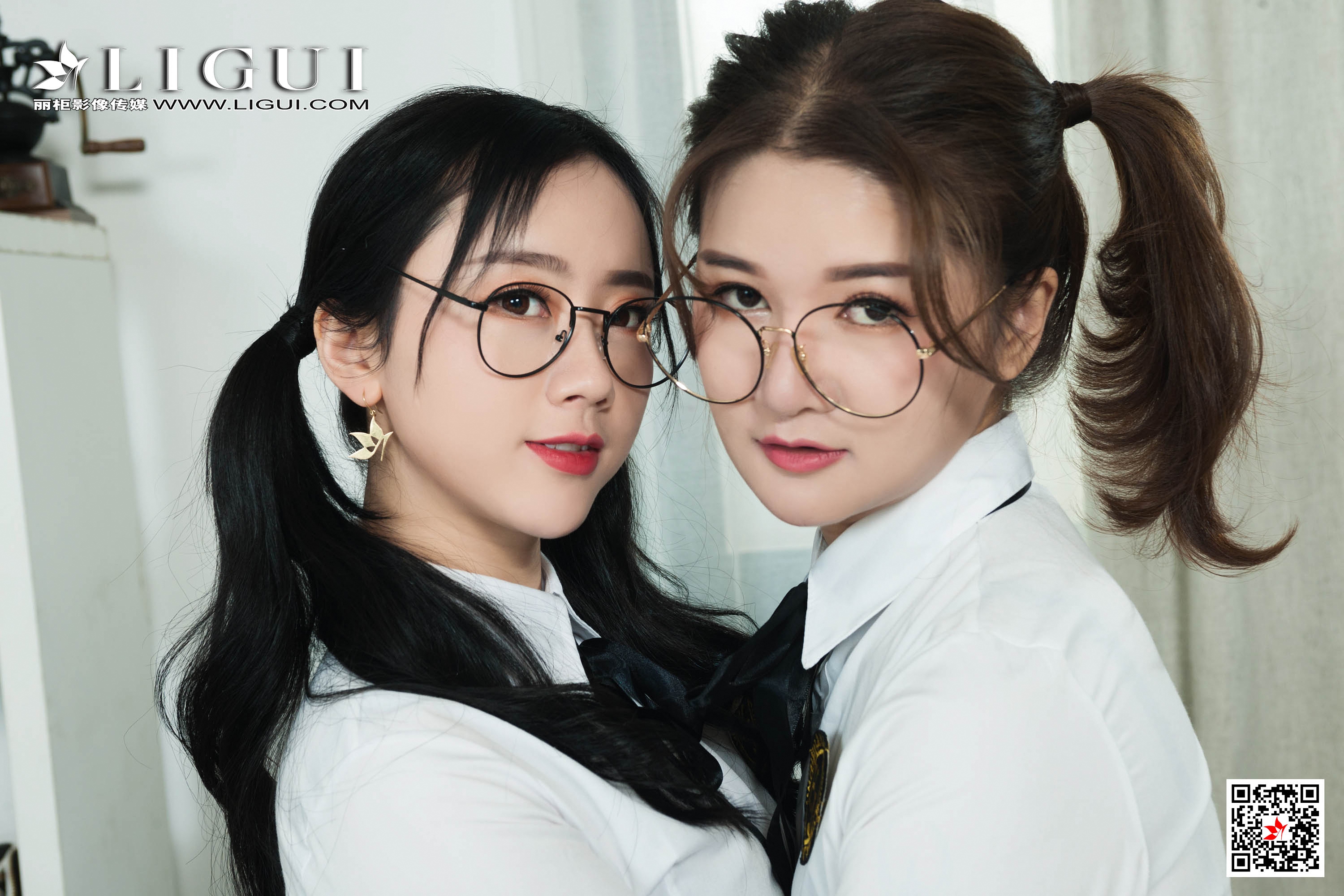 Foot Fetish Twin Flowers 8