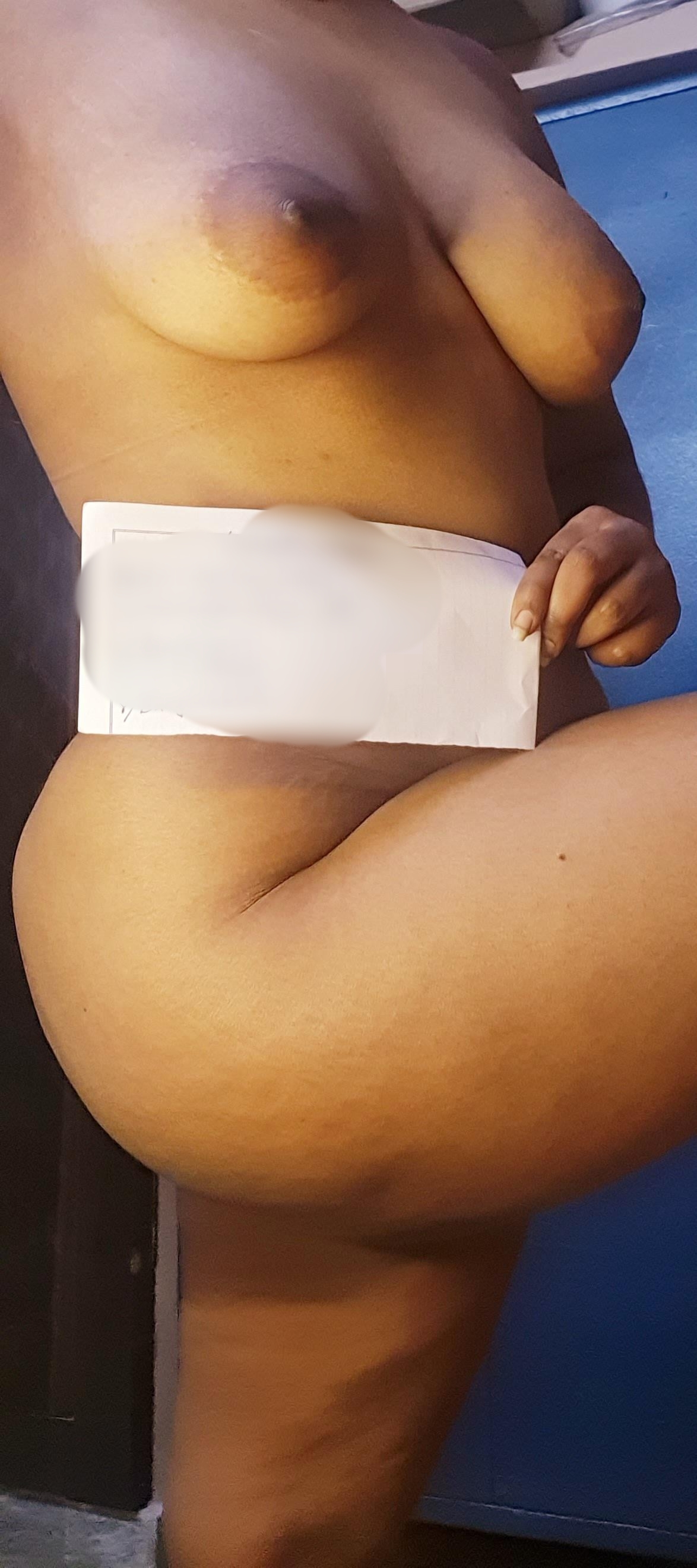 Desi milf showing n fingering pussy