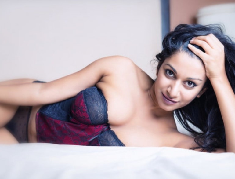 Milf girl showing nude photography