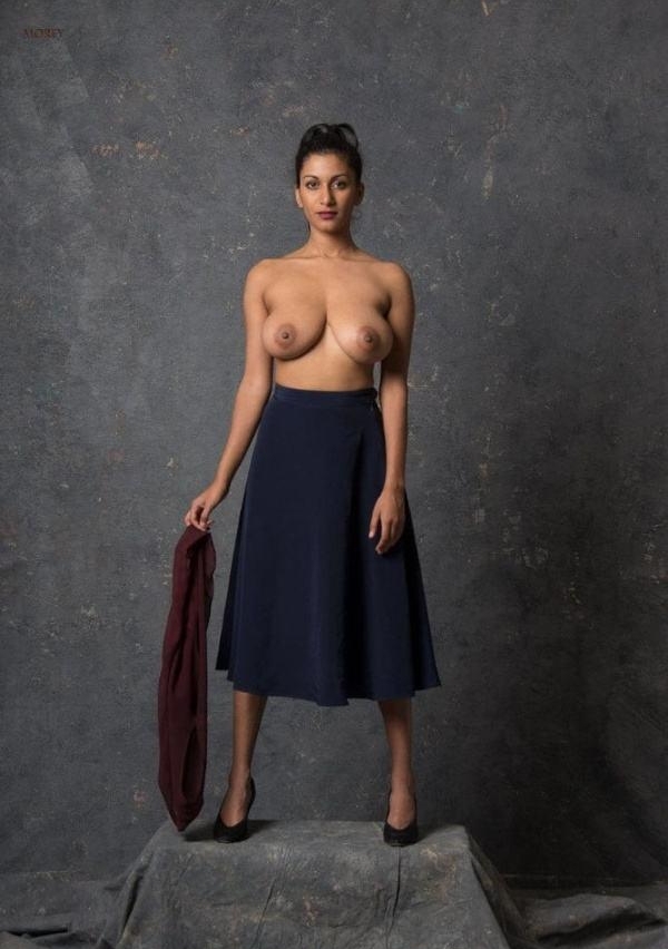 Milf girl showing nude photography