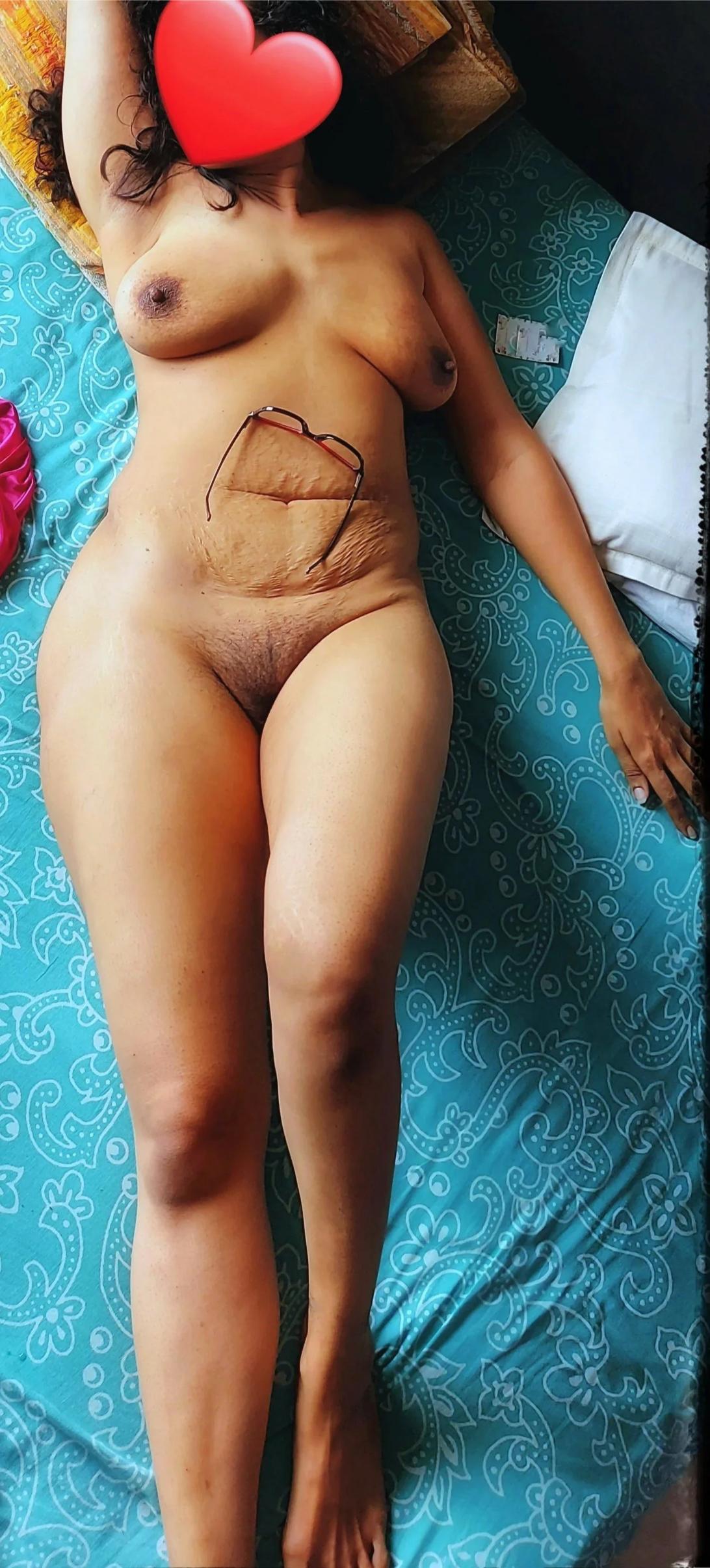 Old age sexy women showing nude