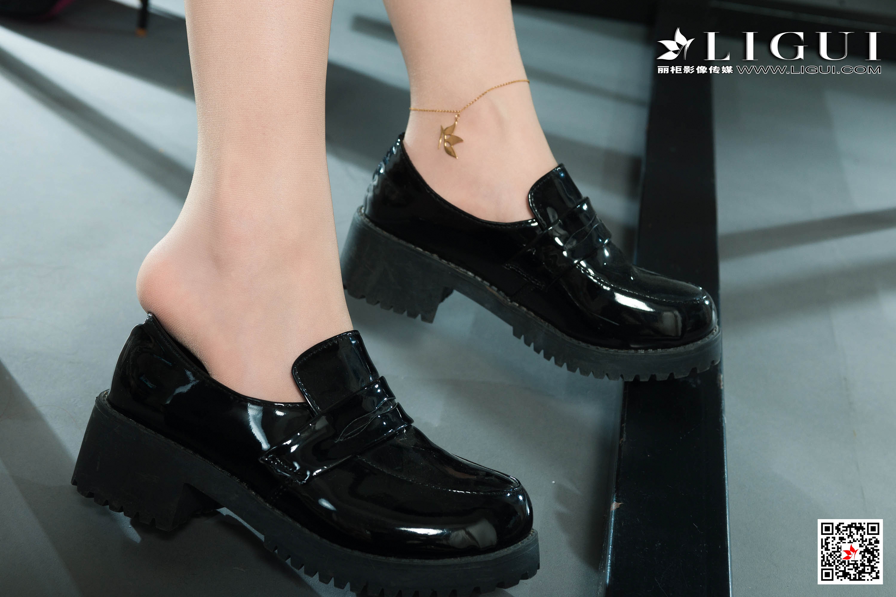 Foot Fetish Twin Flowers 11