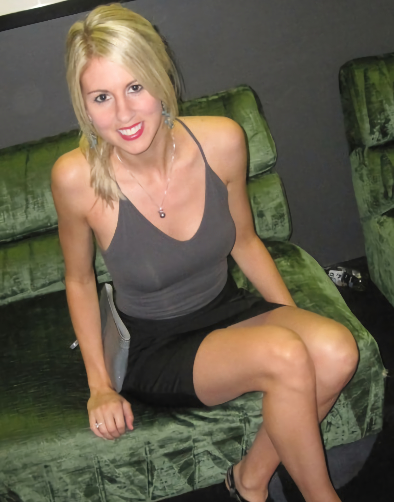 Sexy slut Jessica naked