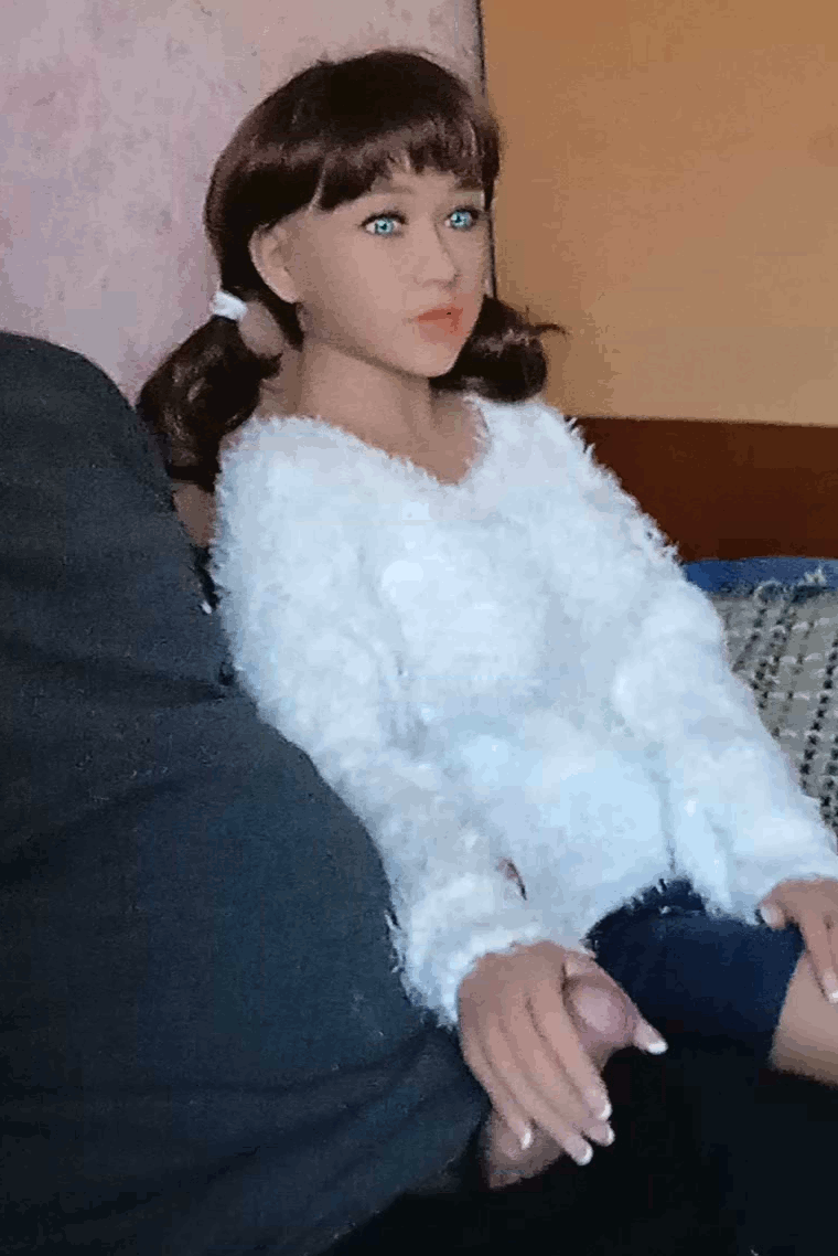 Ninel came to her manager to get promotion.(GIFs)