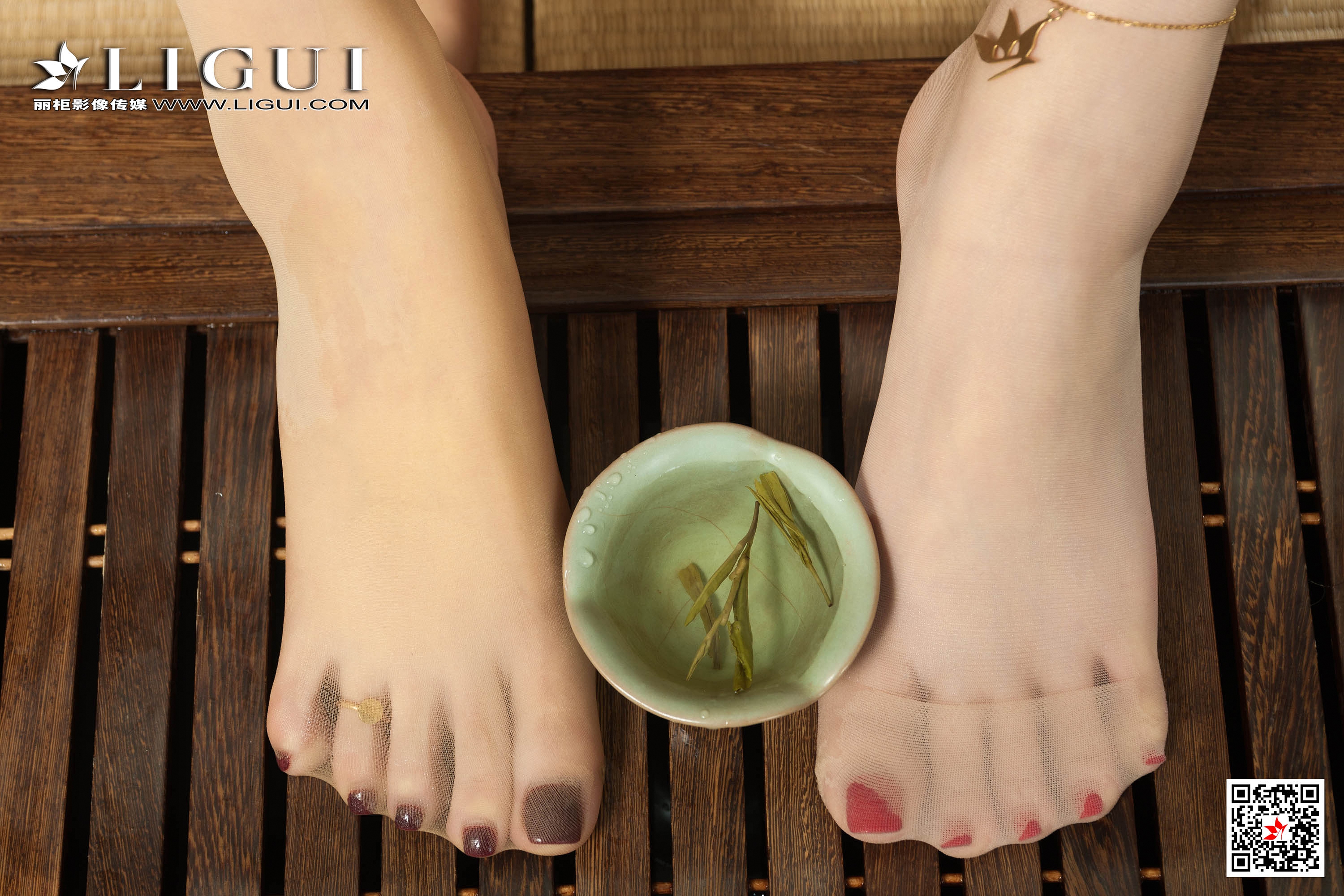 Foot Fetish Twin Flowers 16