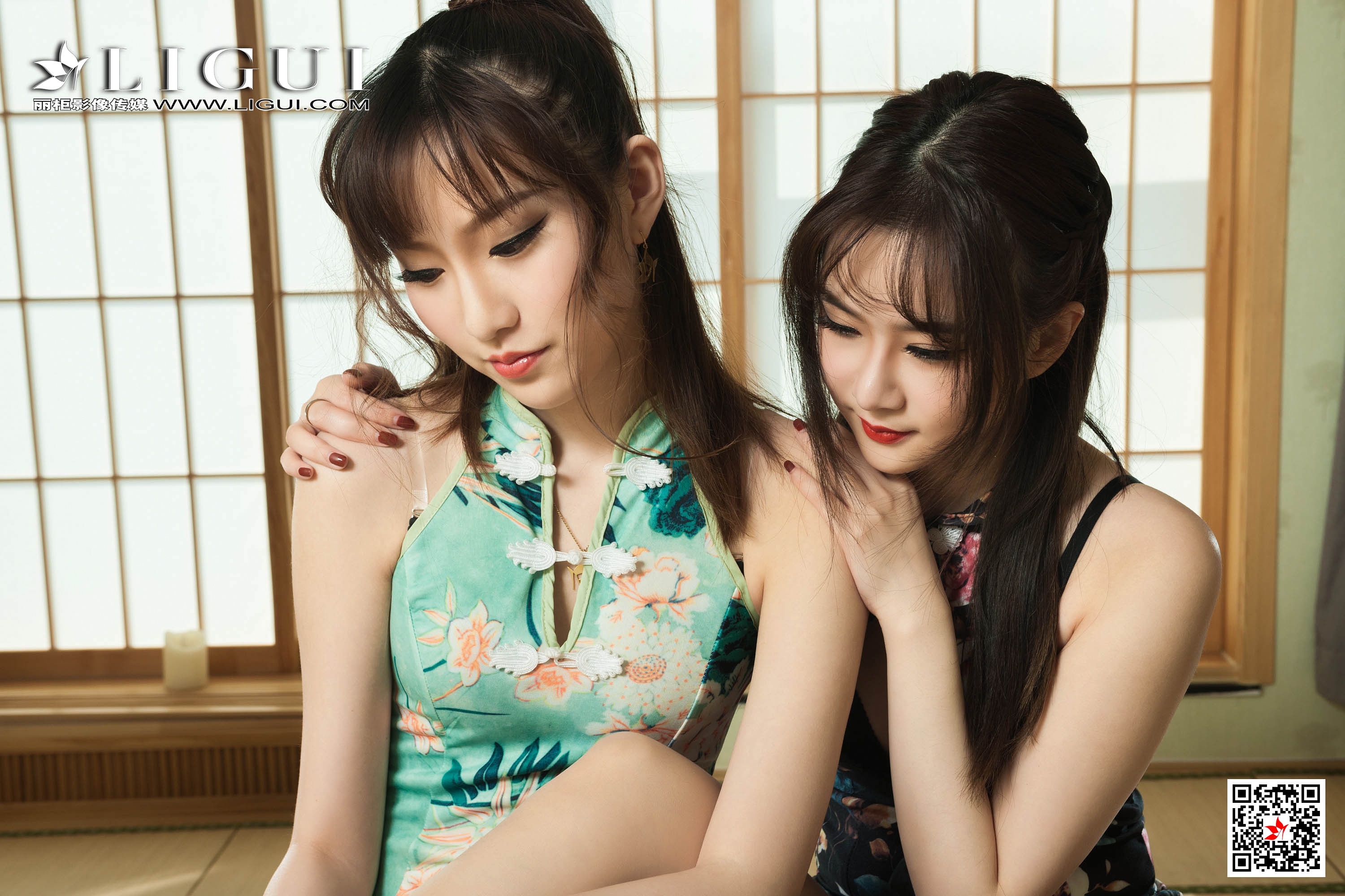 Foot Fetish Twin Flowers 16