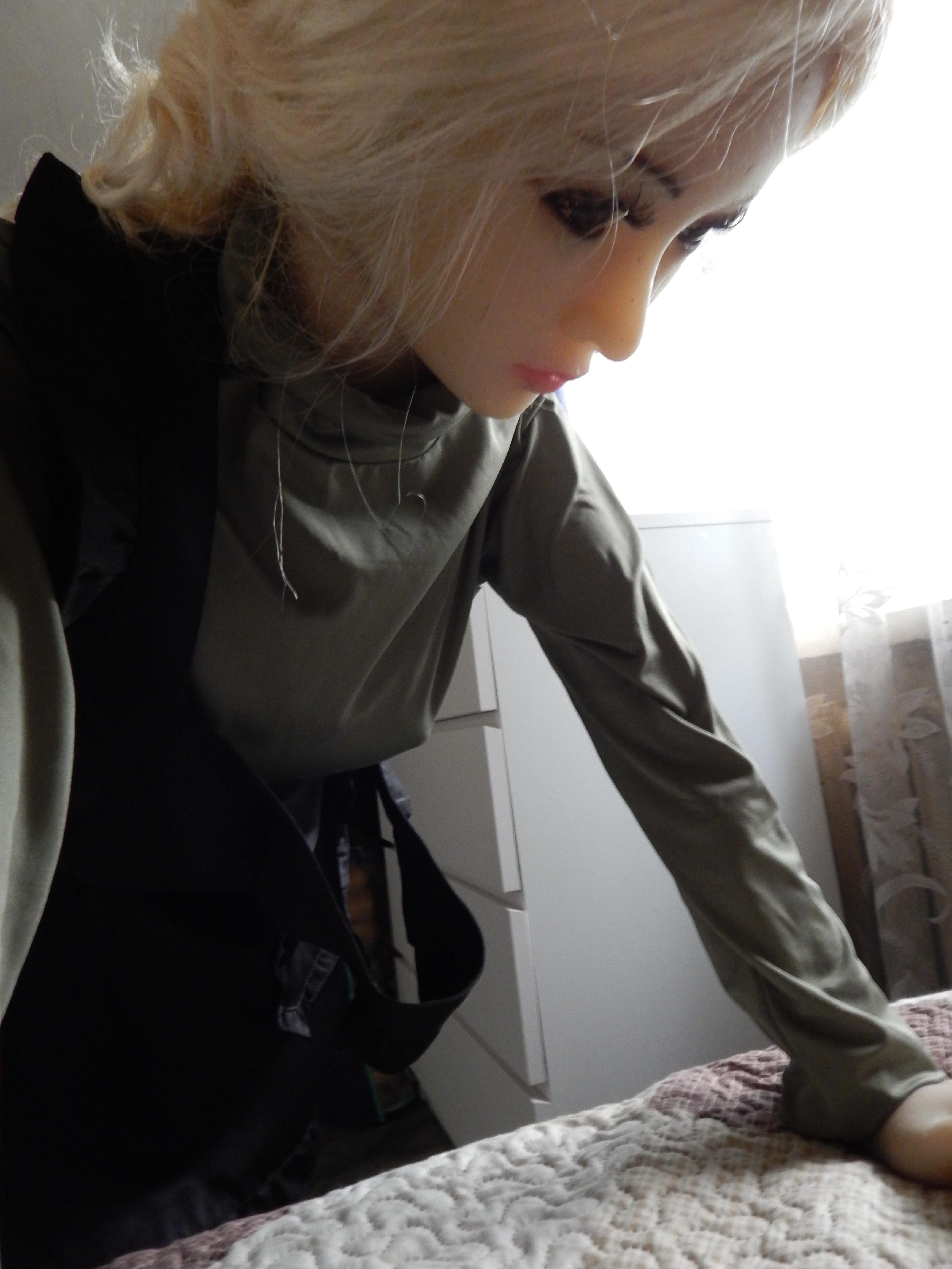 Blonde maid passes advanced job-interview. (some GIFs)