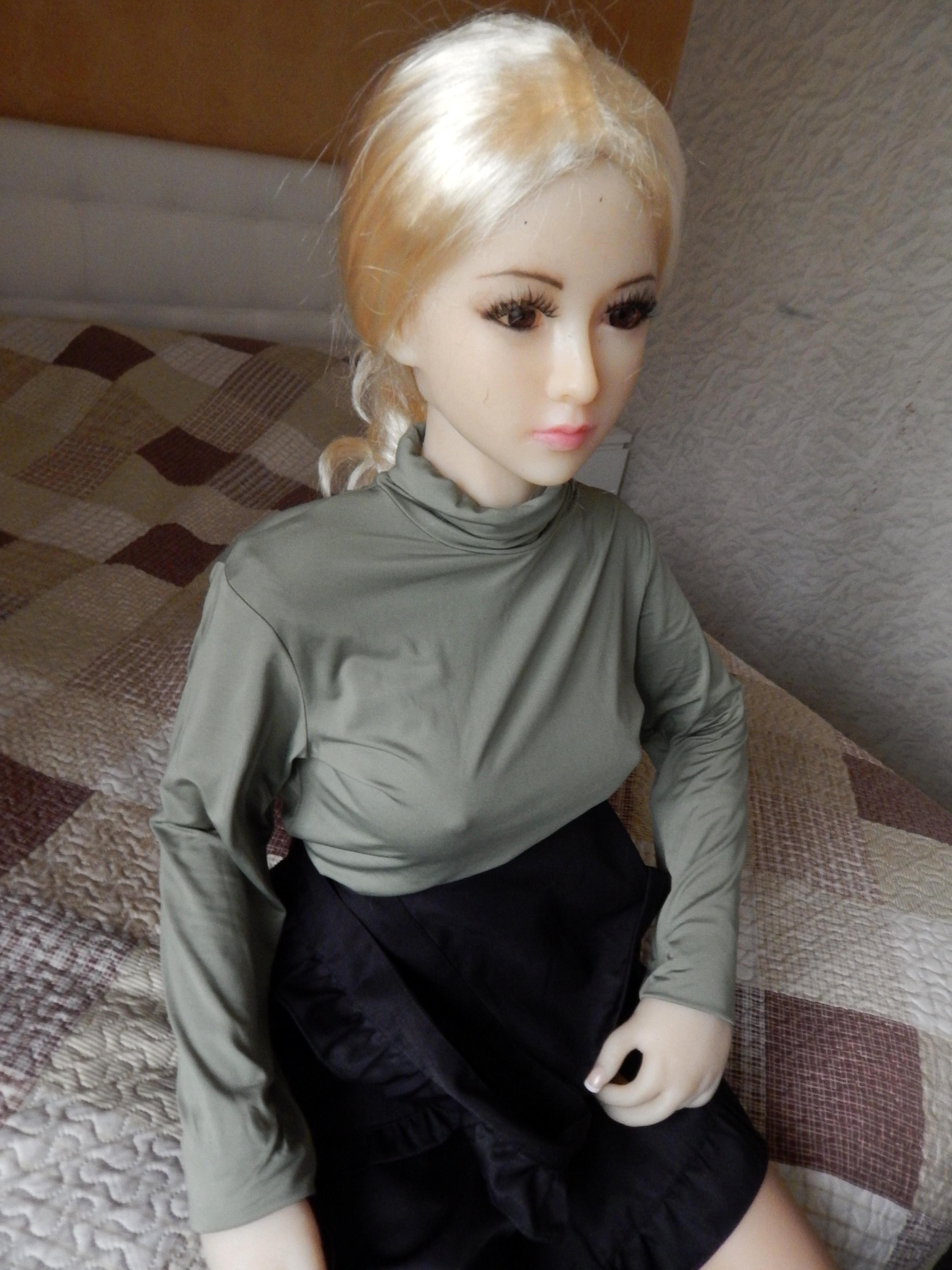 Blonde maid passes advanced job-interview. (some GIFs)