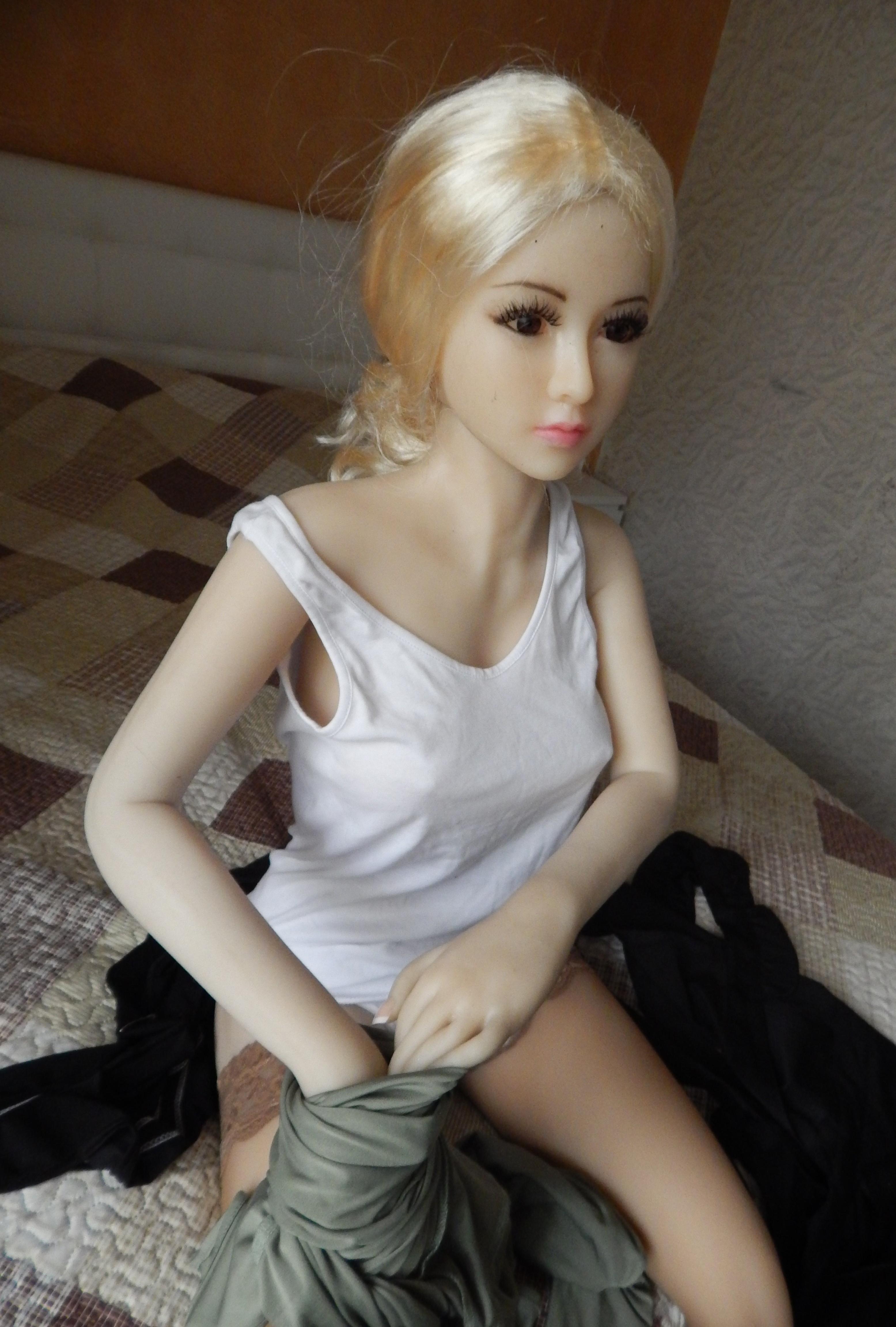 Blonde maid passes advanced job-interview. (some GIFs)