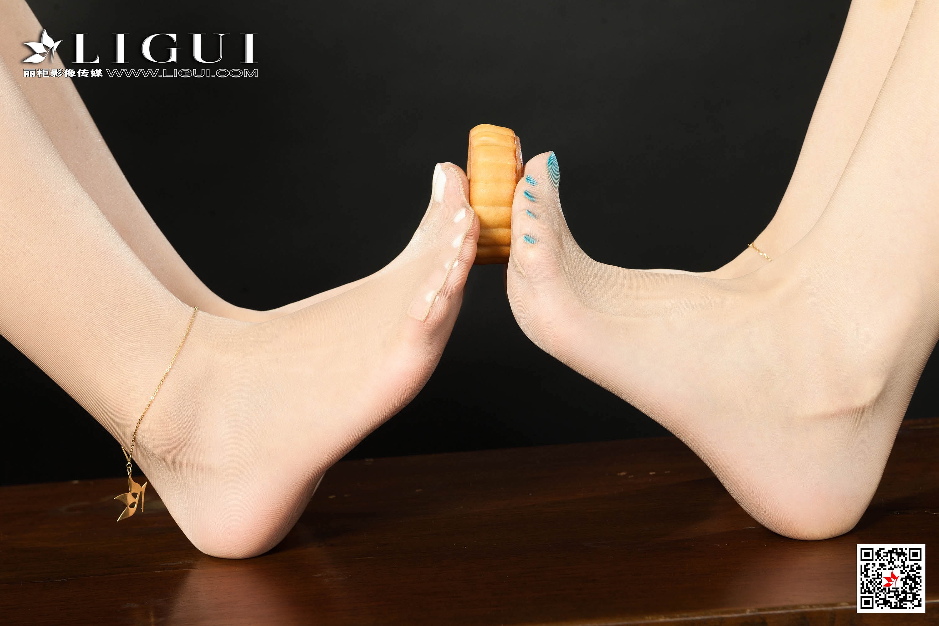 Foot Fetish Twin Flowers 21