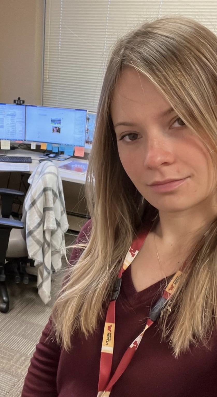 Rachel M spreading at home