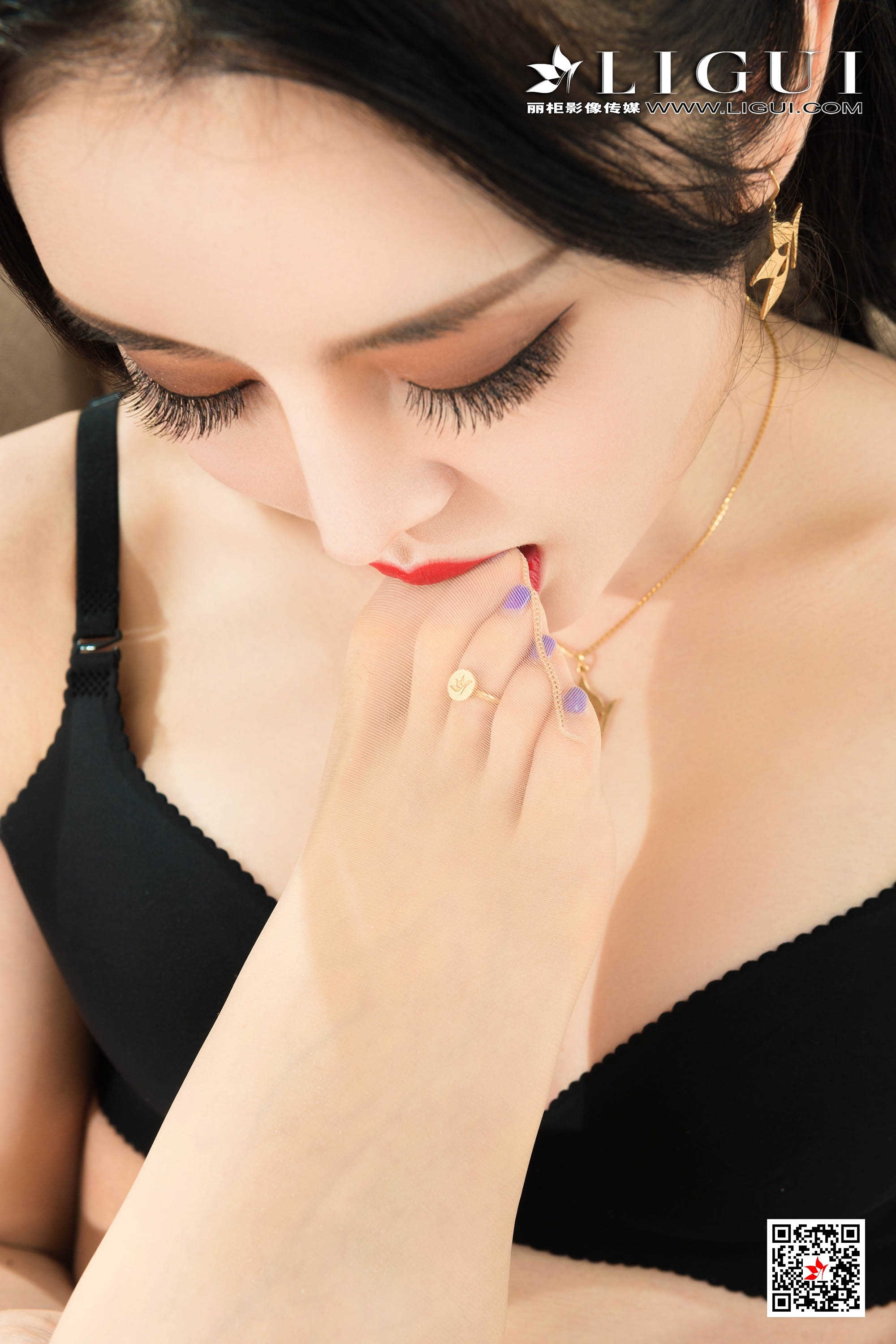 Foot Fetish Twin Flowers 22