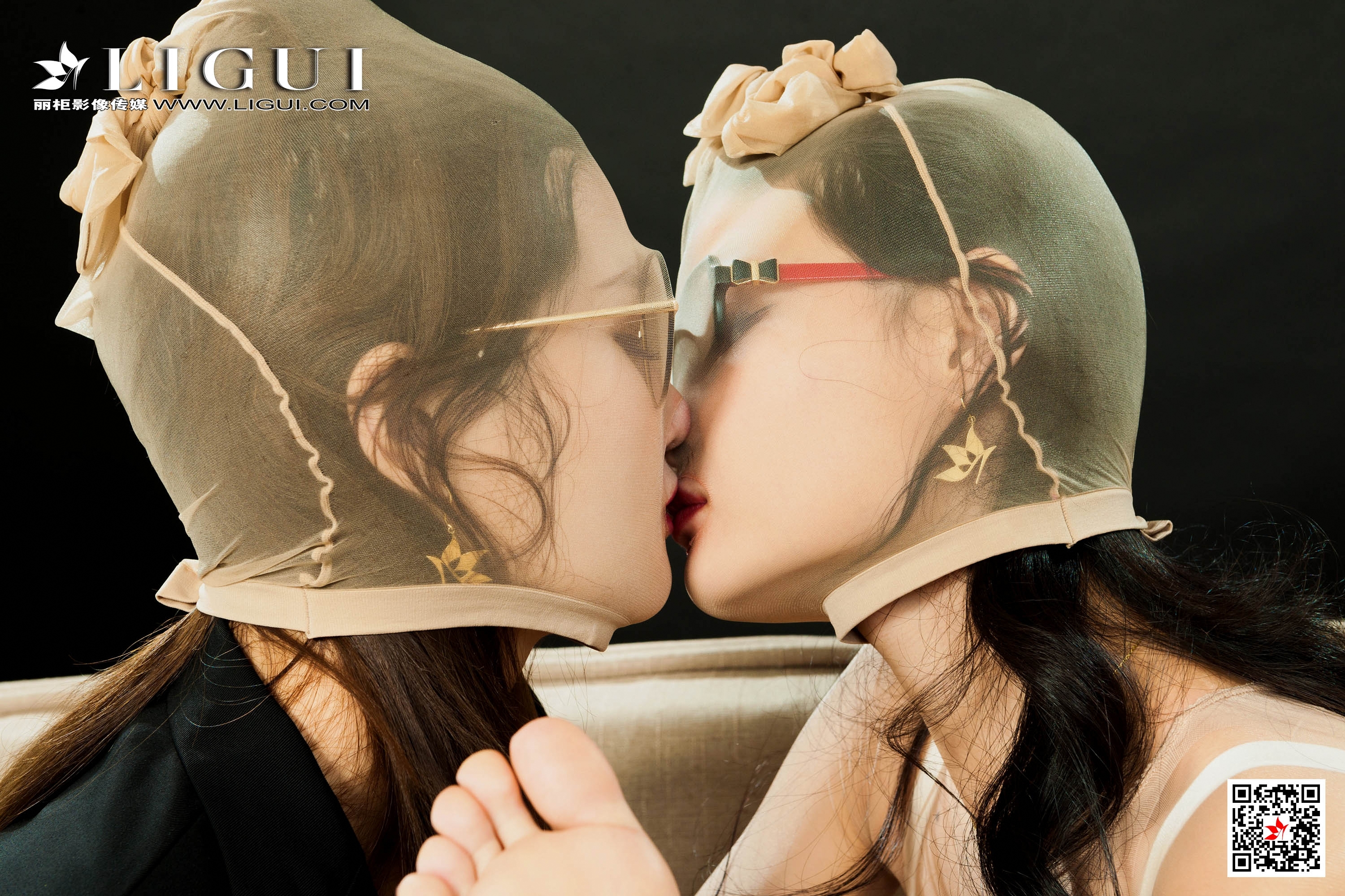 Foot Fetish Twin Flowers 23