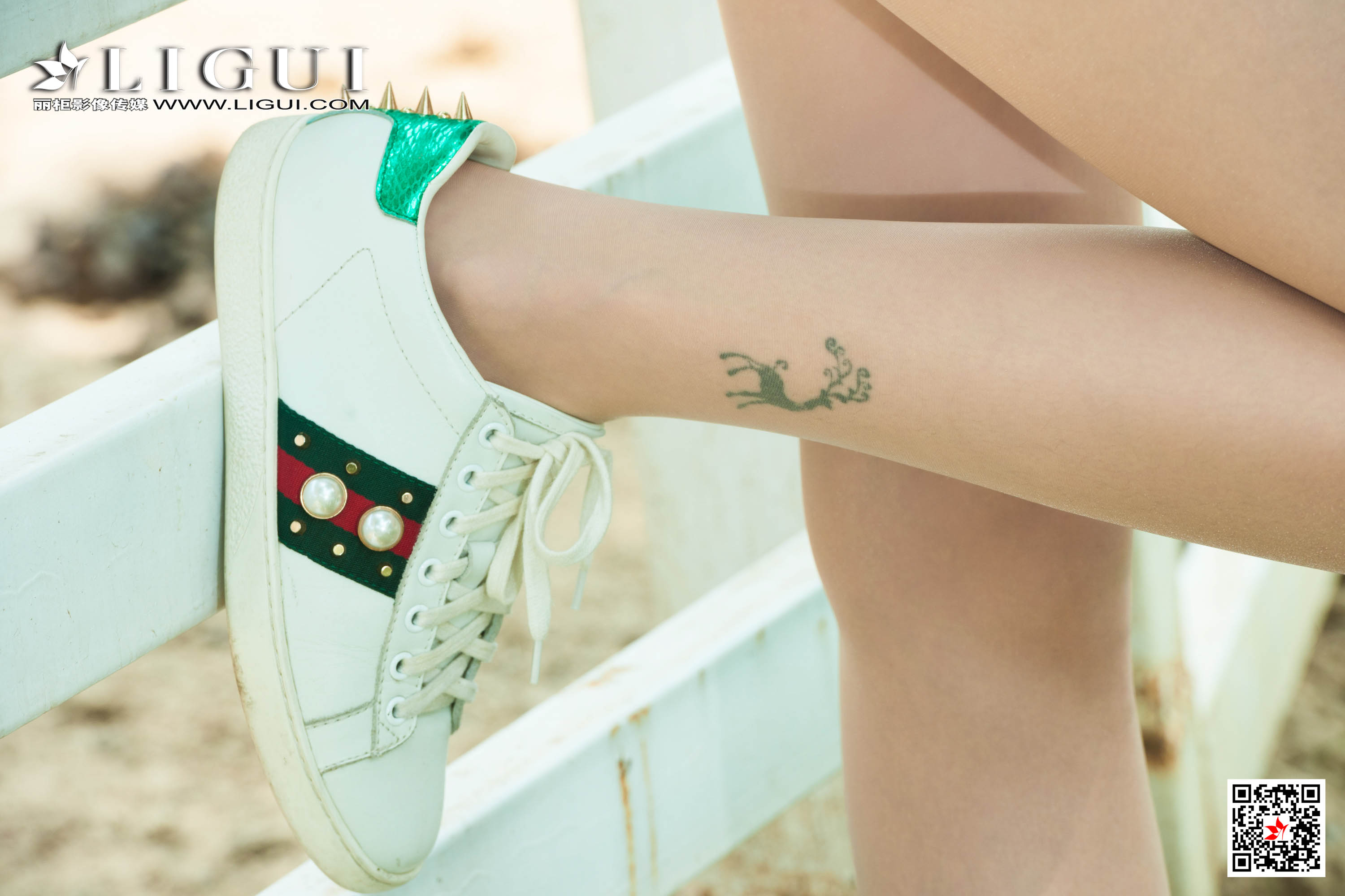 Foot Fetish Twin Flowers 25