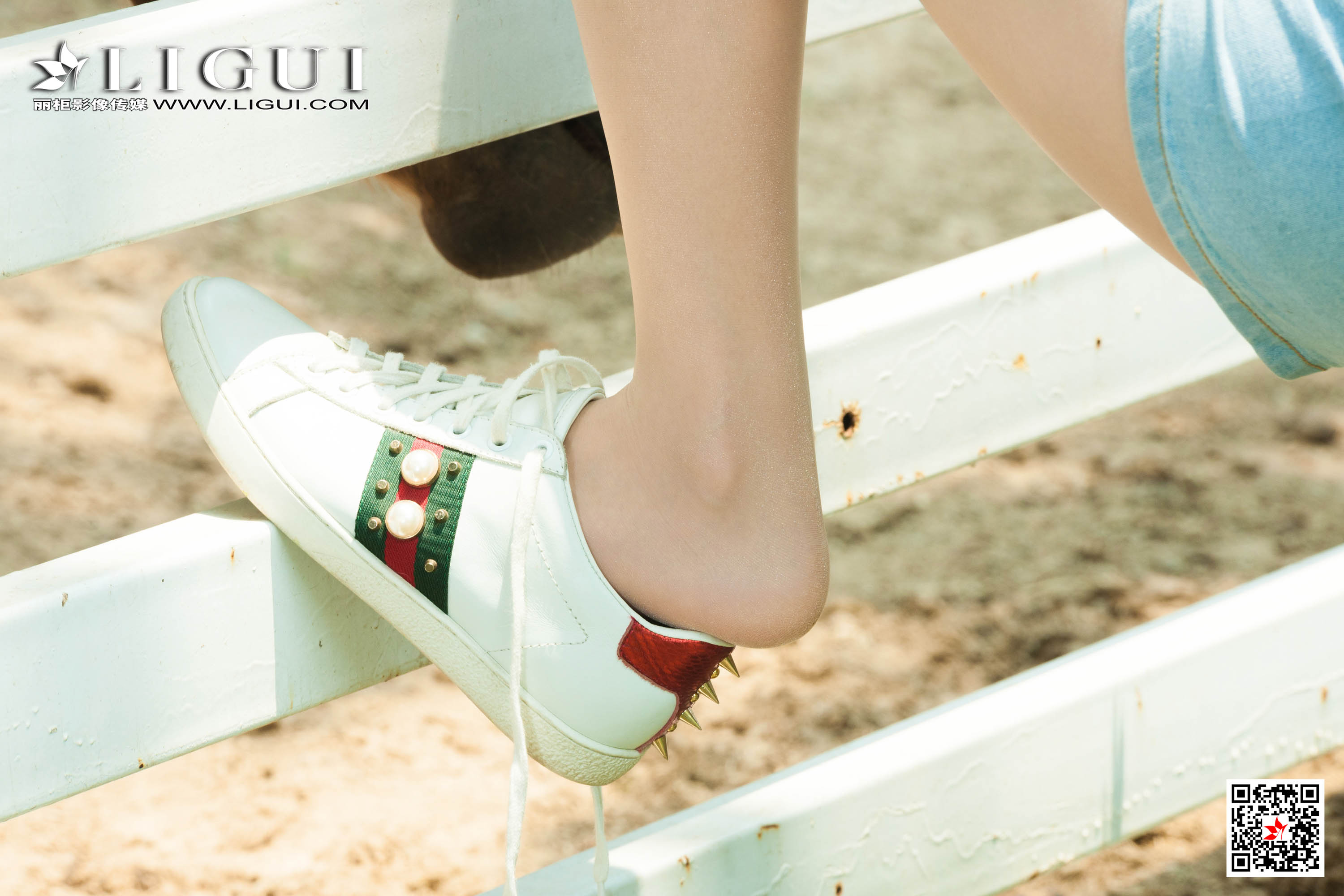 Foot Fetish Twin Flowers 25