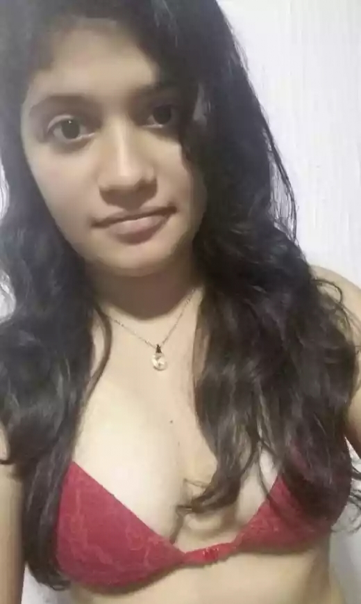 Hot pakistani Girl Bathing photos