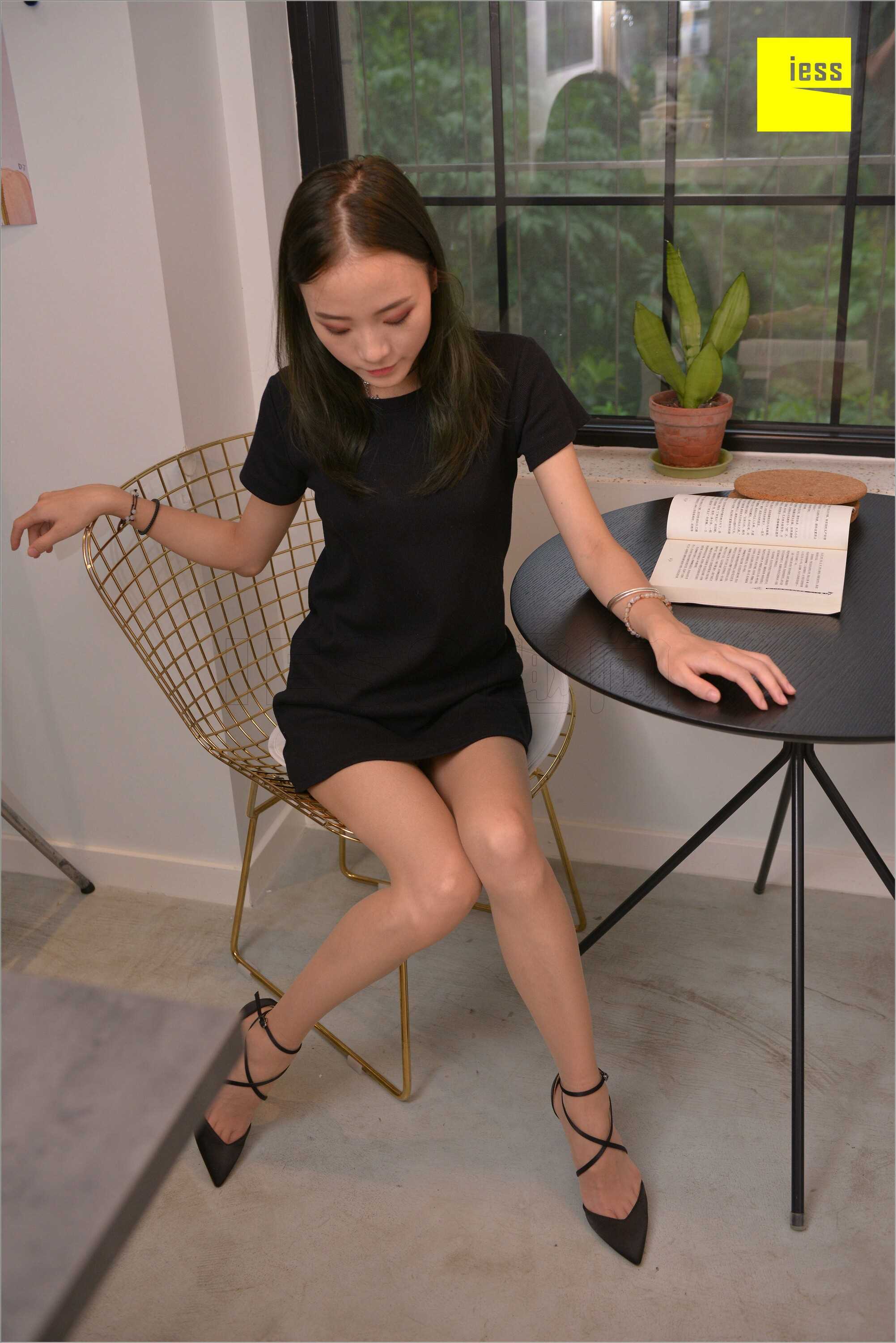 China Beauty Legs and feet 535