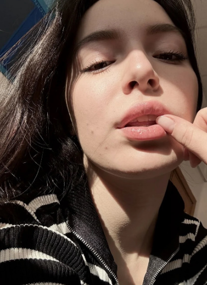 looking makes it hot_34