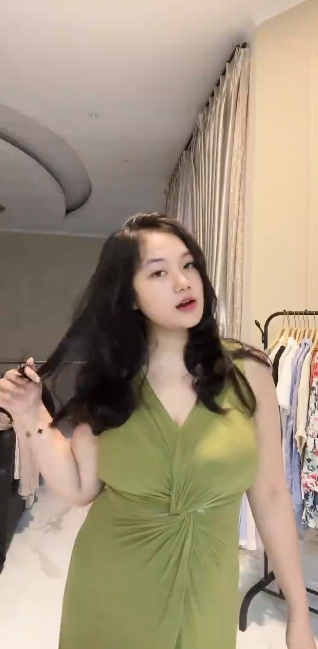 looking makes it hot_43