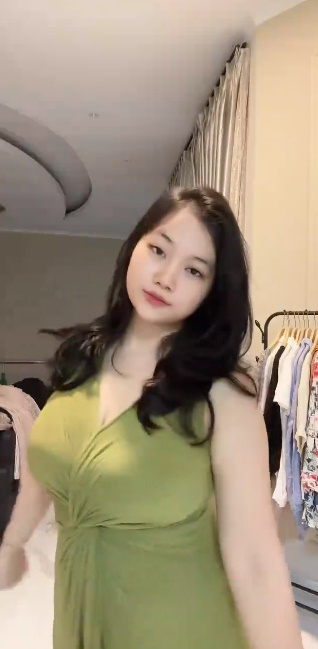 looking makes it hot_43