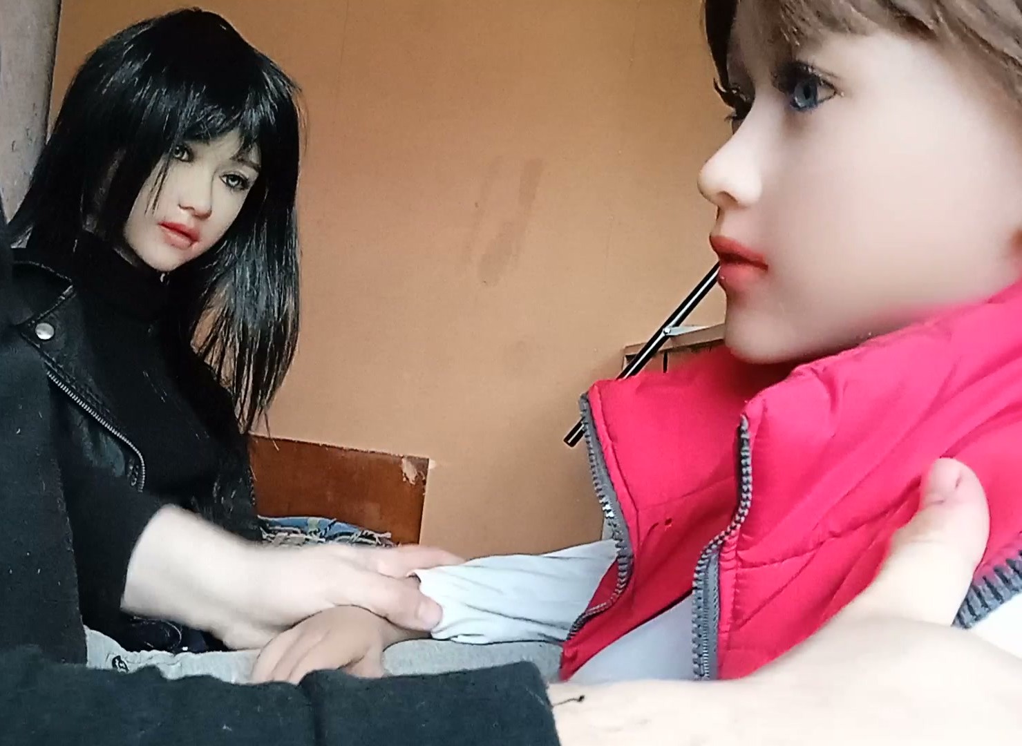 Kitty in shock watching Ninel paying rent to house-owner.