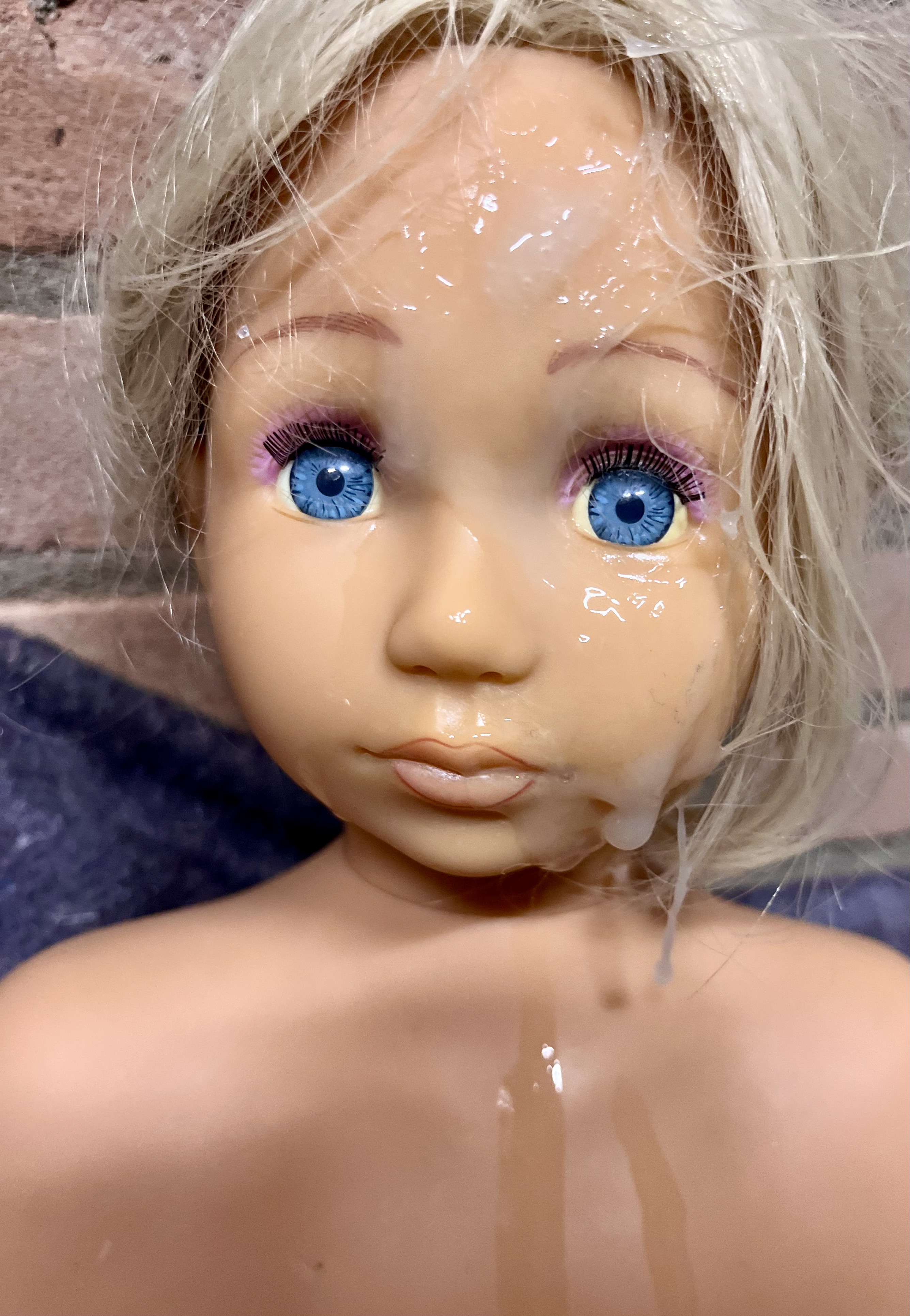 Smelly secondhand store hairdresser doll cumshot