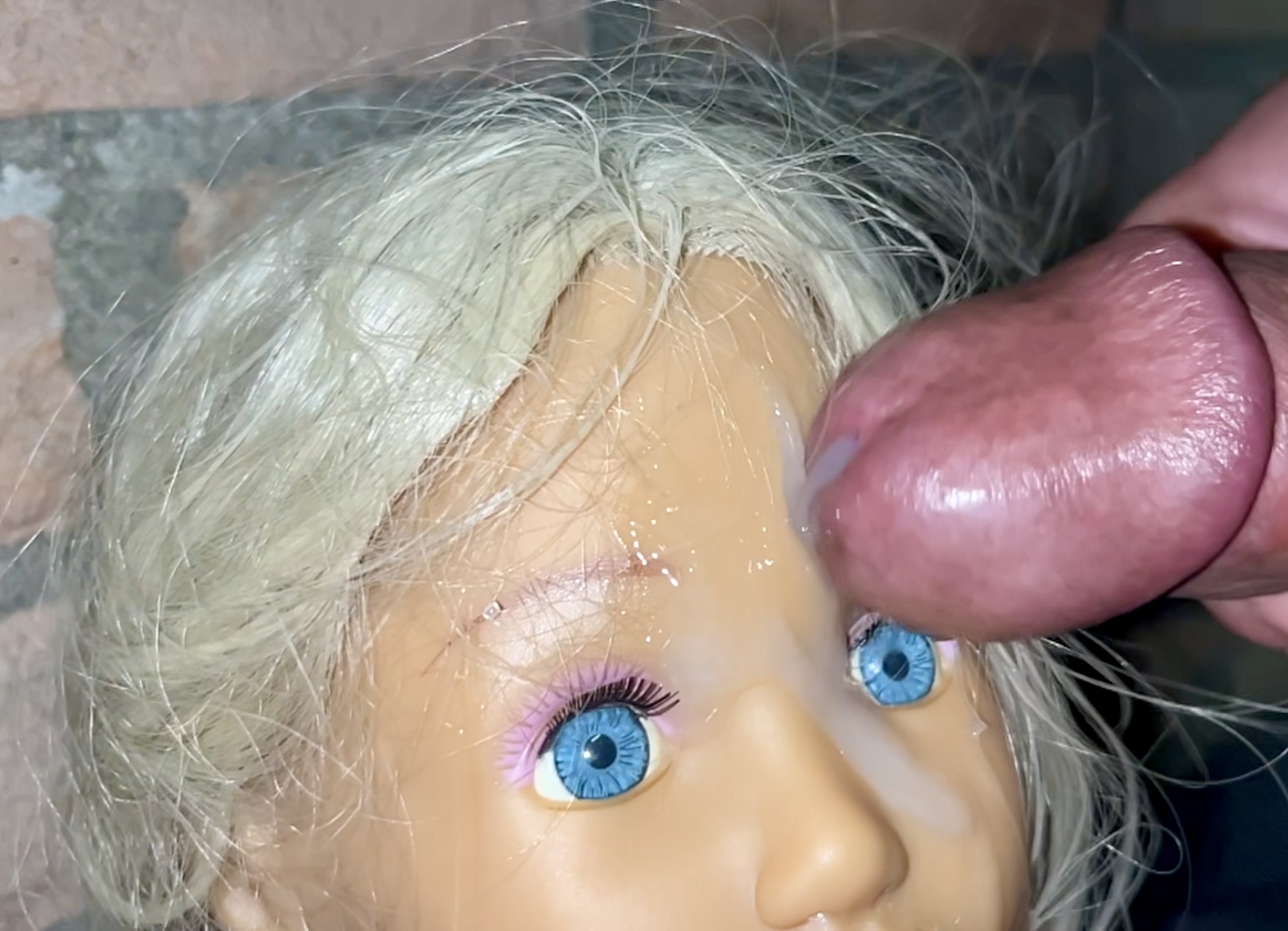 Smelly secondhand store hairdresser doll cumshot