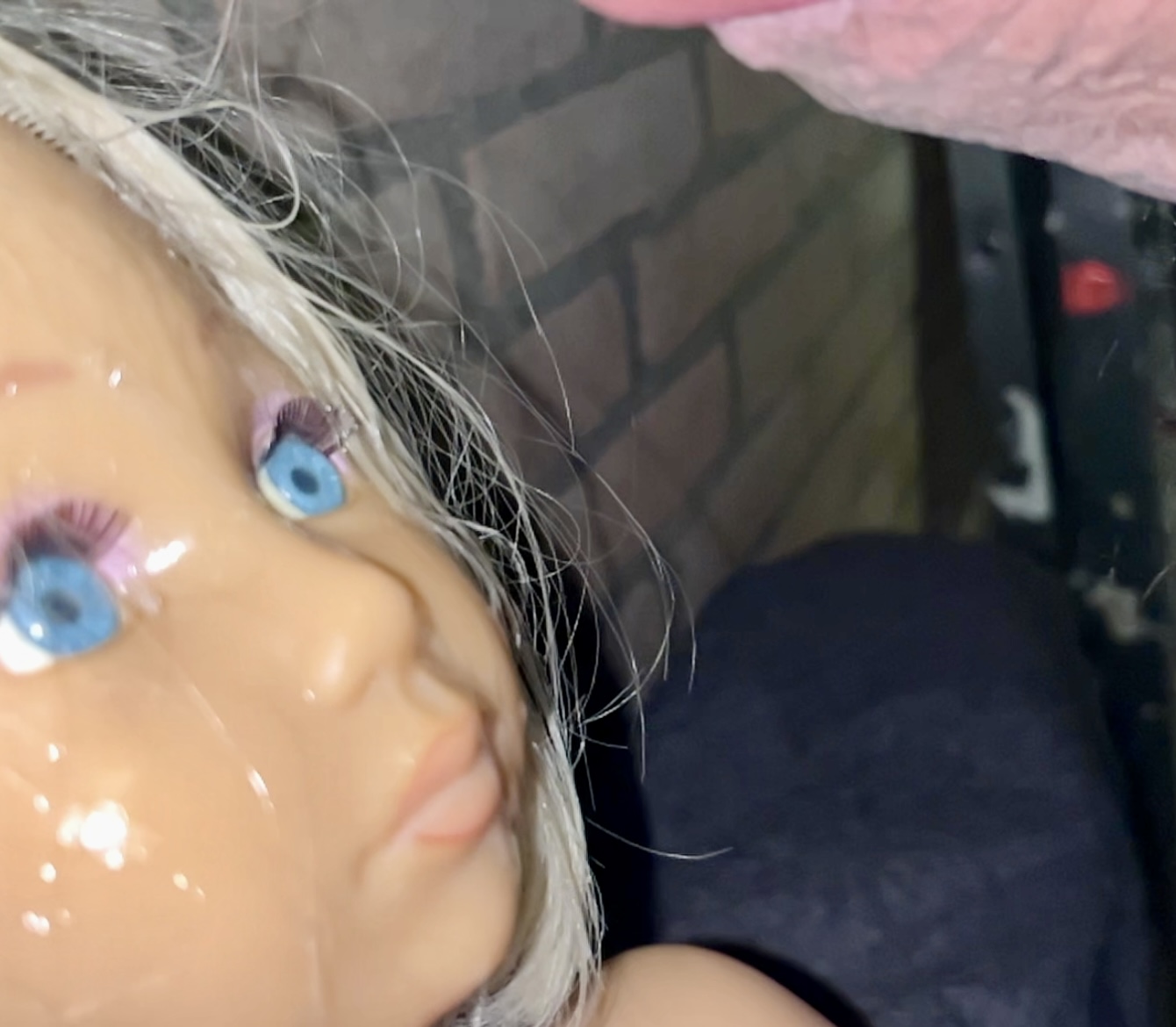 Smelly secondhand store hairdresser doll cumshot 2nd shot