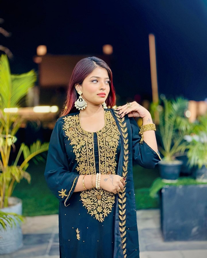 Gorgeous Look Desi Girl Paid Nude Video Call Pics