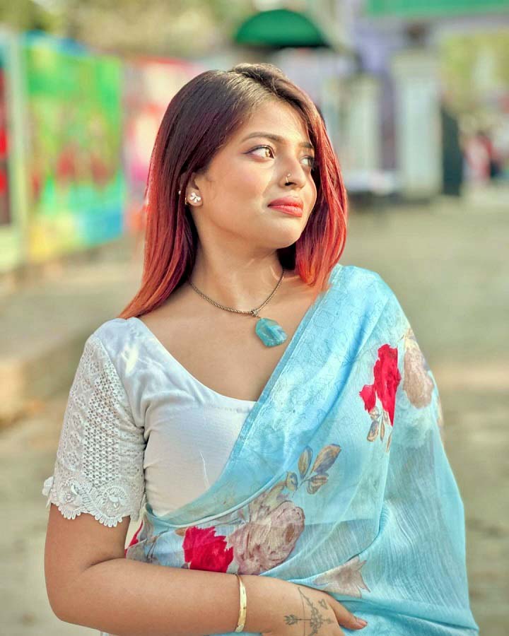 Gorgeous Look Desi Girl Paid Nude Video Call Pics