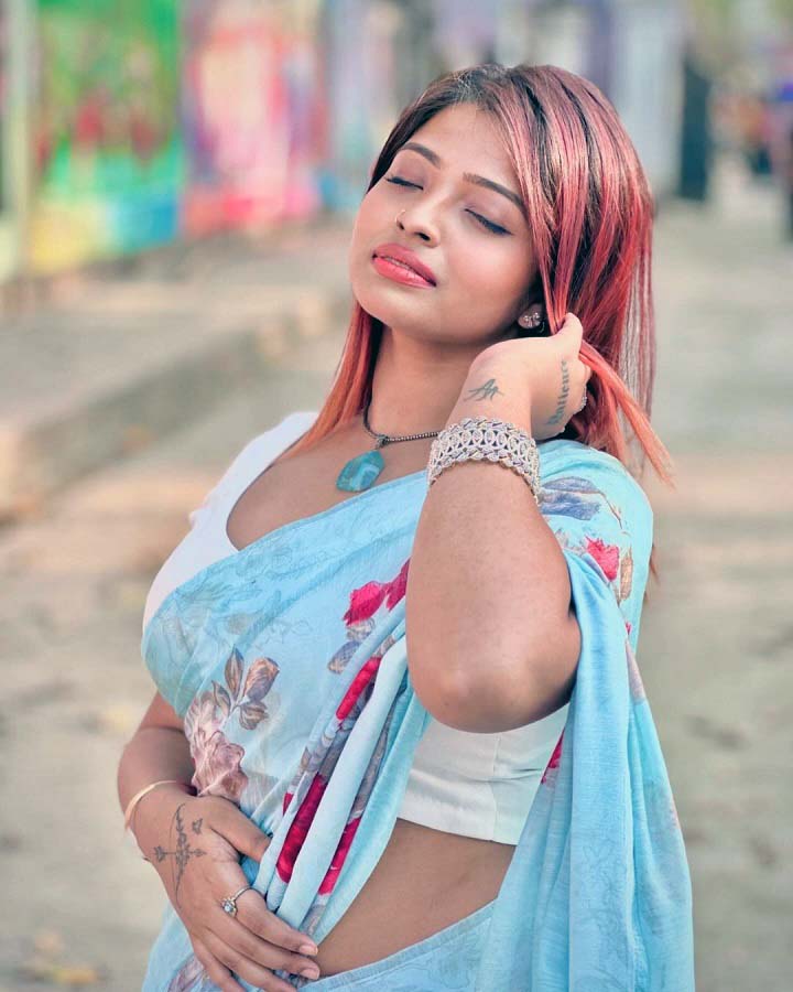 Gorgeous Look Desi Girl Paid Nude Video Call Pics