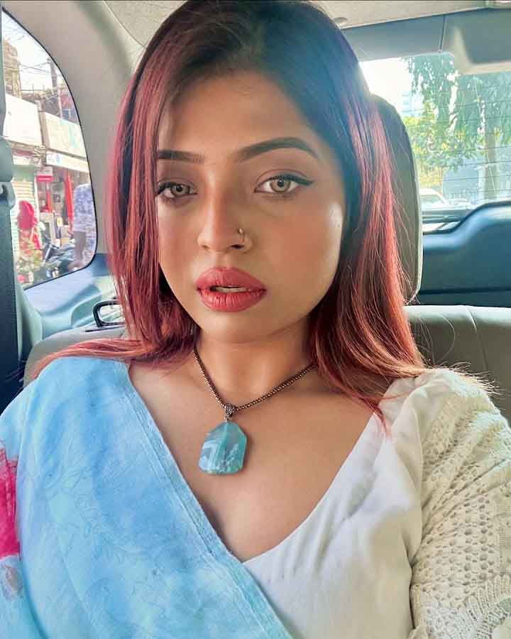 Gorgeous Look Desi Girl Paid Nude Video Call Pics