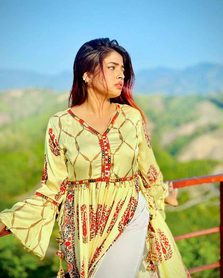 Gorgeous Look Desi Girl Paid Nude Video Call Pics