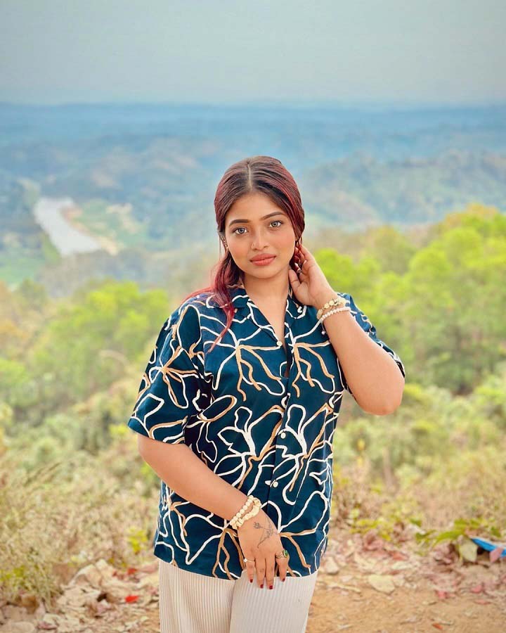 Gorgeous Look Desi Girl Paid Nude Video Call Pics