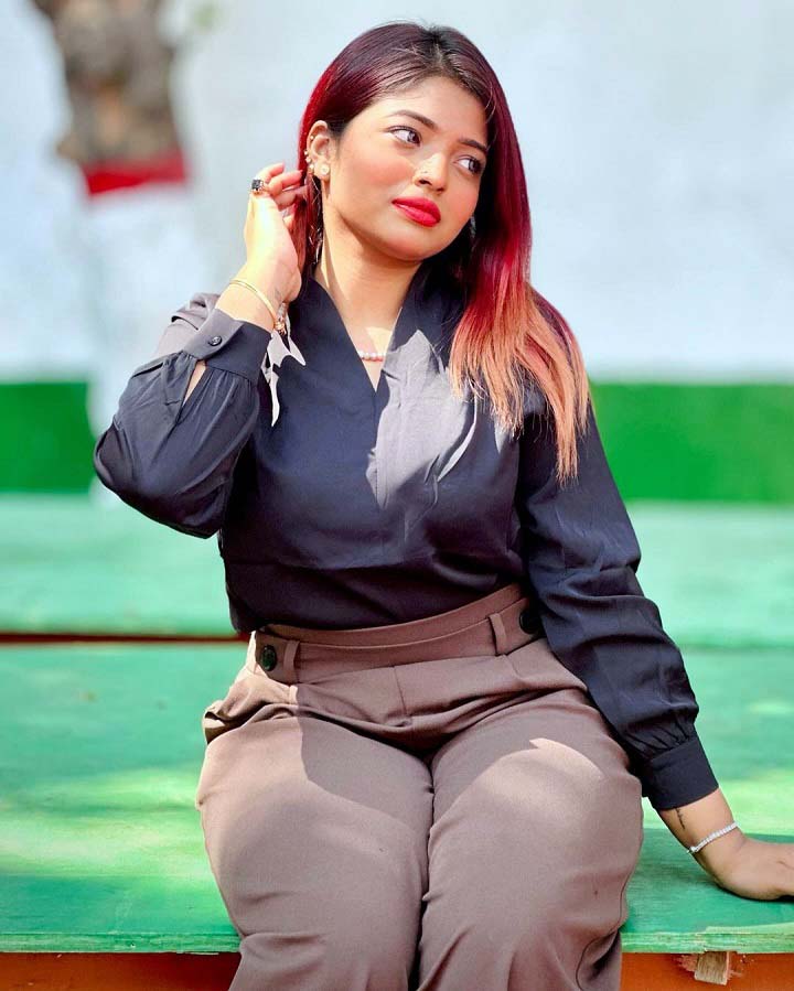 Gorgeous Look Desi Girl Paid Nude Video Call Pics