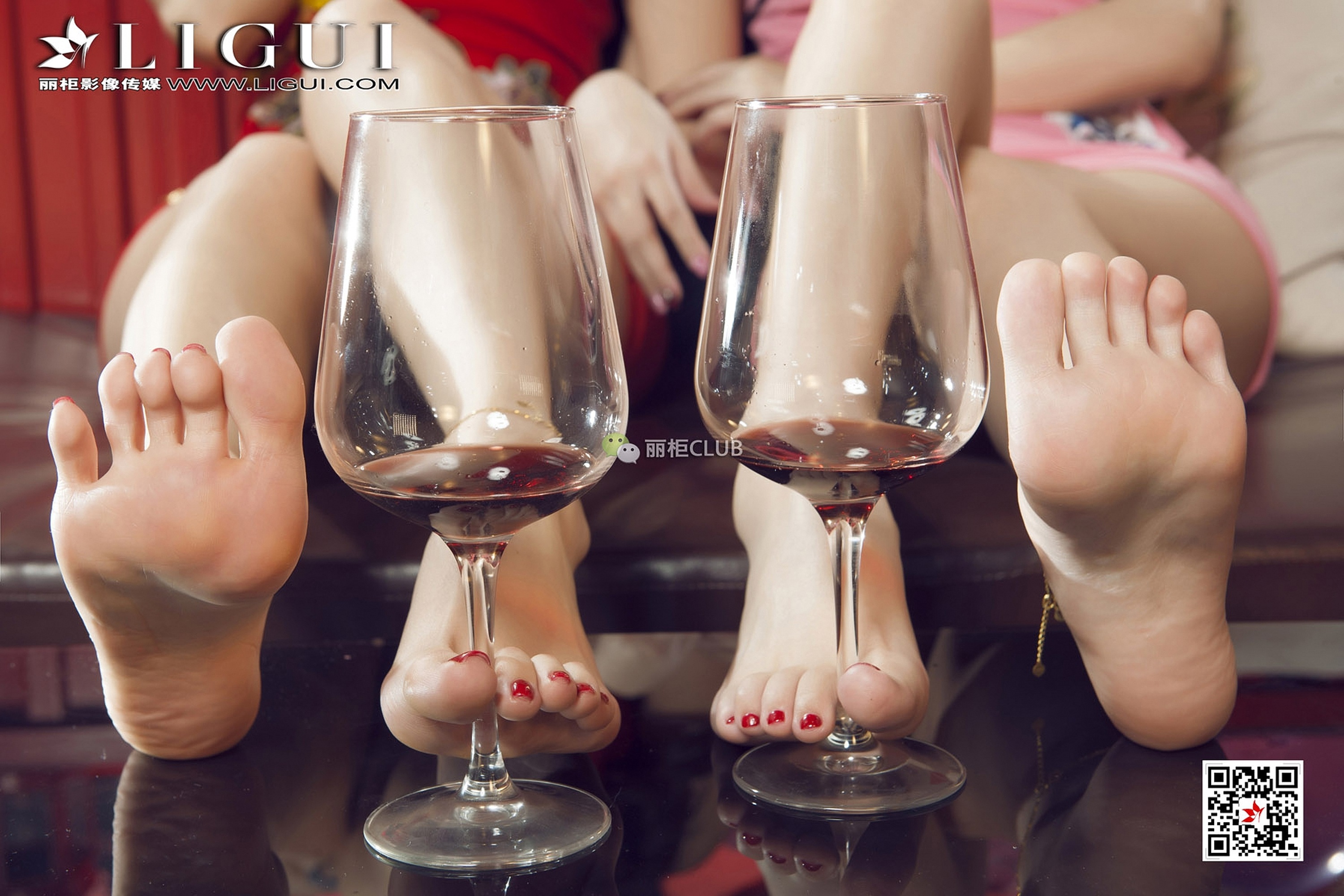 Foot Fetish Twin Flowers 34