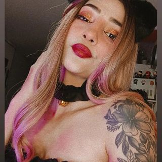 Maria Quiroz Barrientos Latina Cam Model