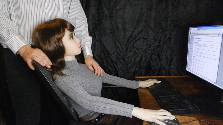 Accounting clerk Lia is caught in mistake (GIFs).