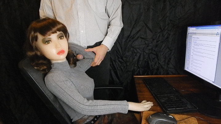 Accounting clerk Lia is caught in mistake (GIFs).