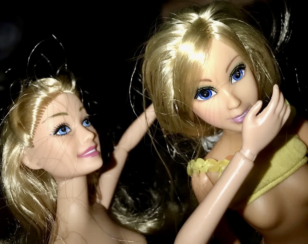 2020 dolls rub precum on face and cumshot