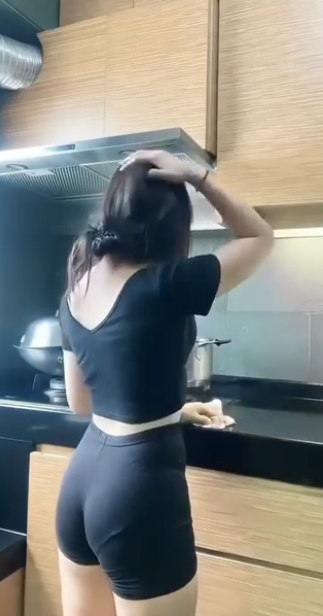 looking makes it hot_55