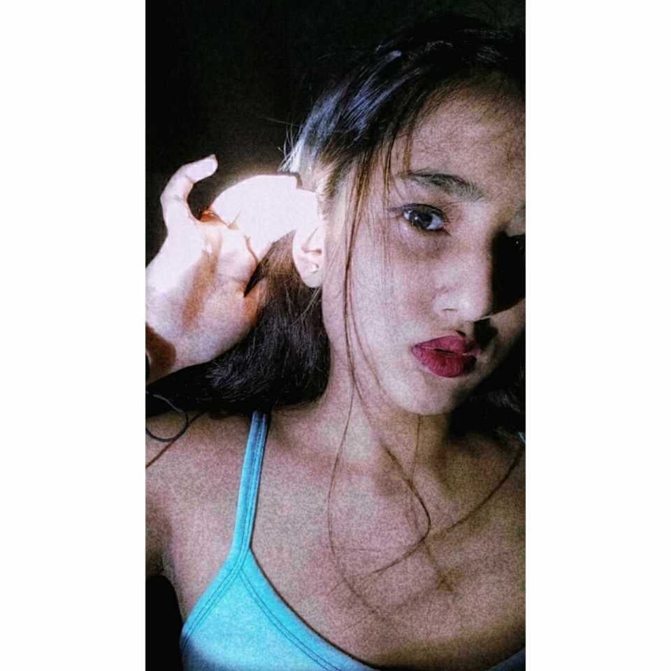 BD girl zerin islam chowa showing her big boobs