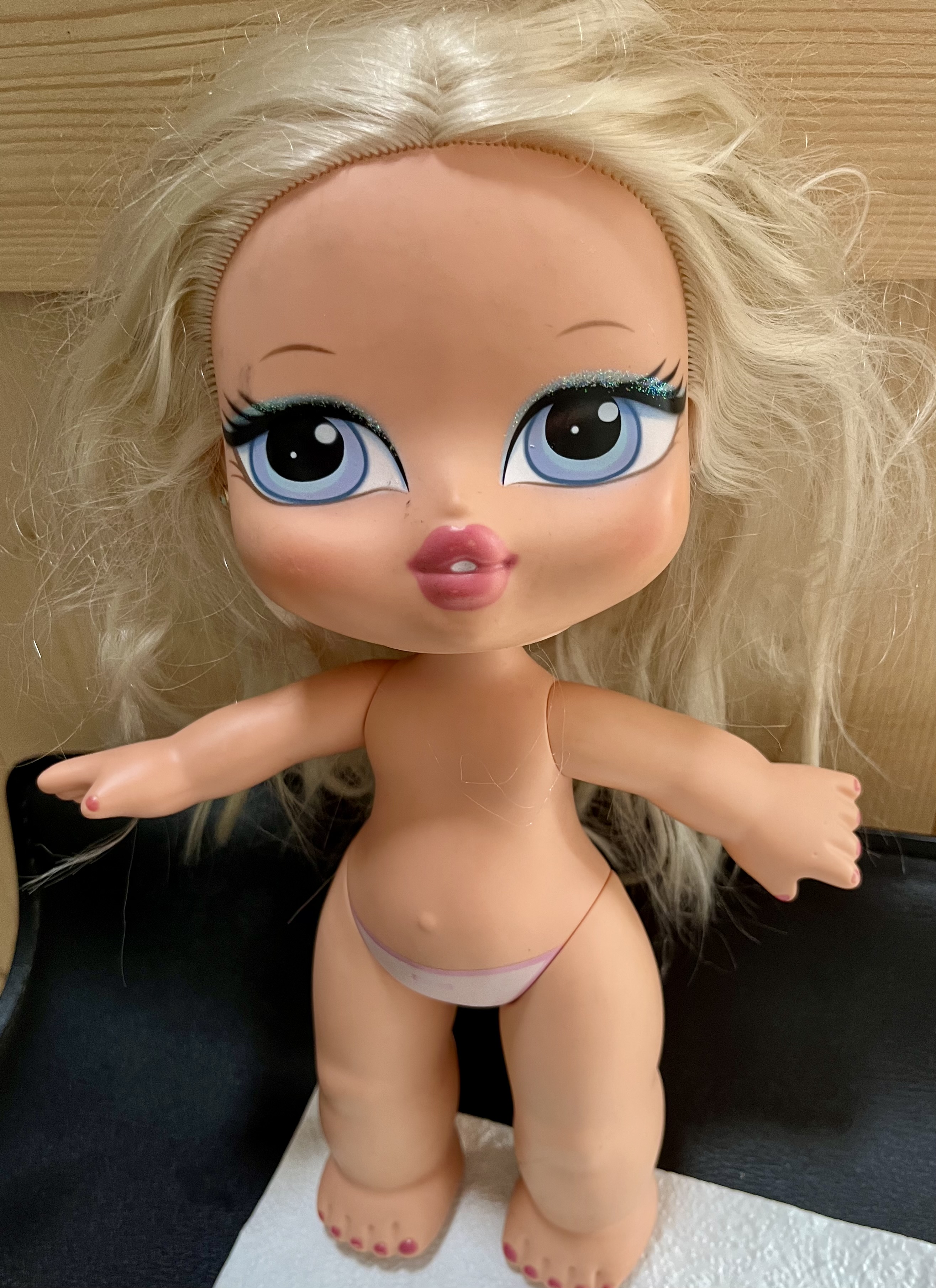 Smelly and dirty secondhand store blonde doll facial cumshot