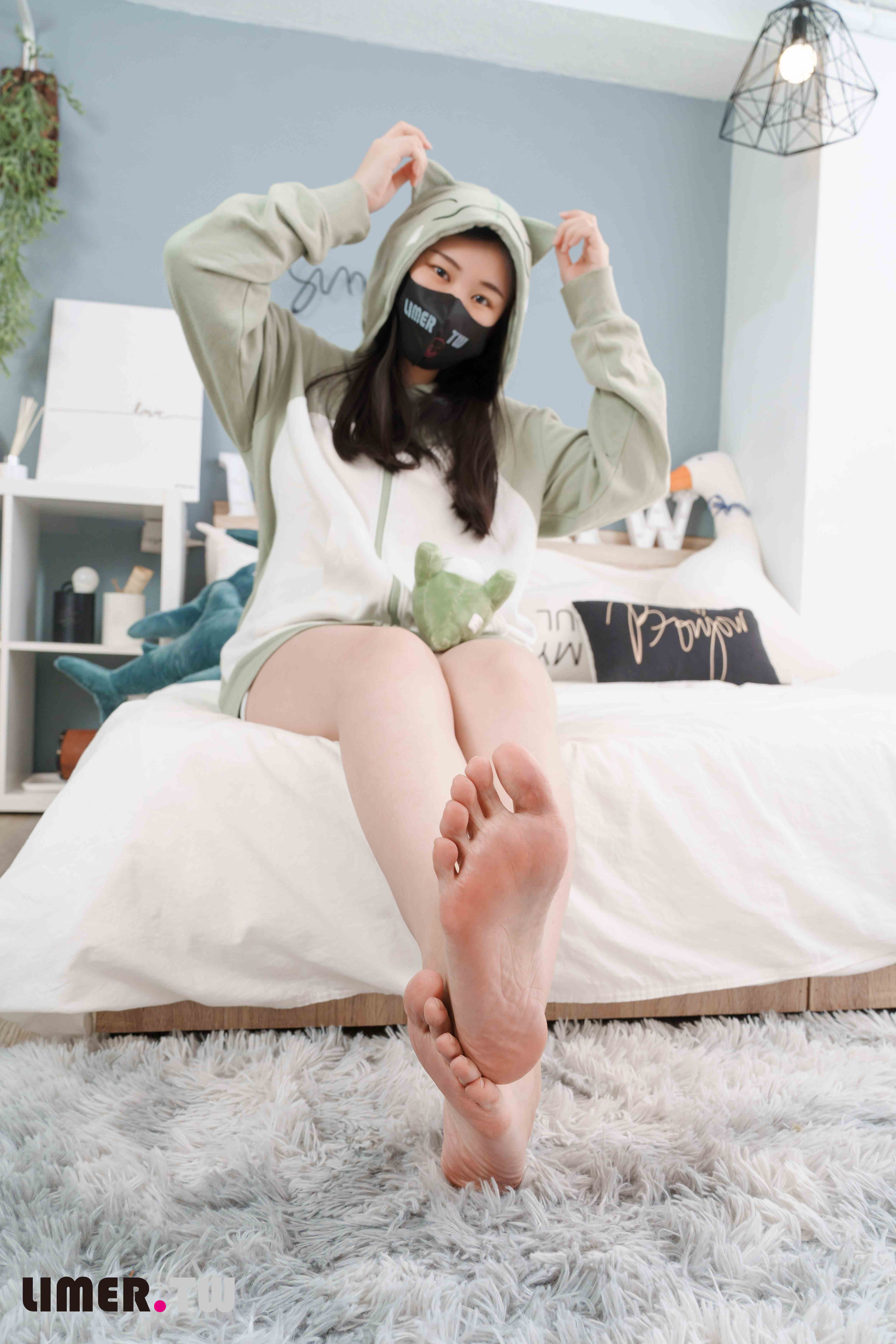 China Beauty Legs and feet 606