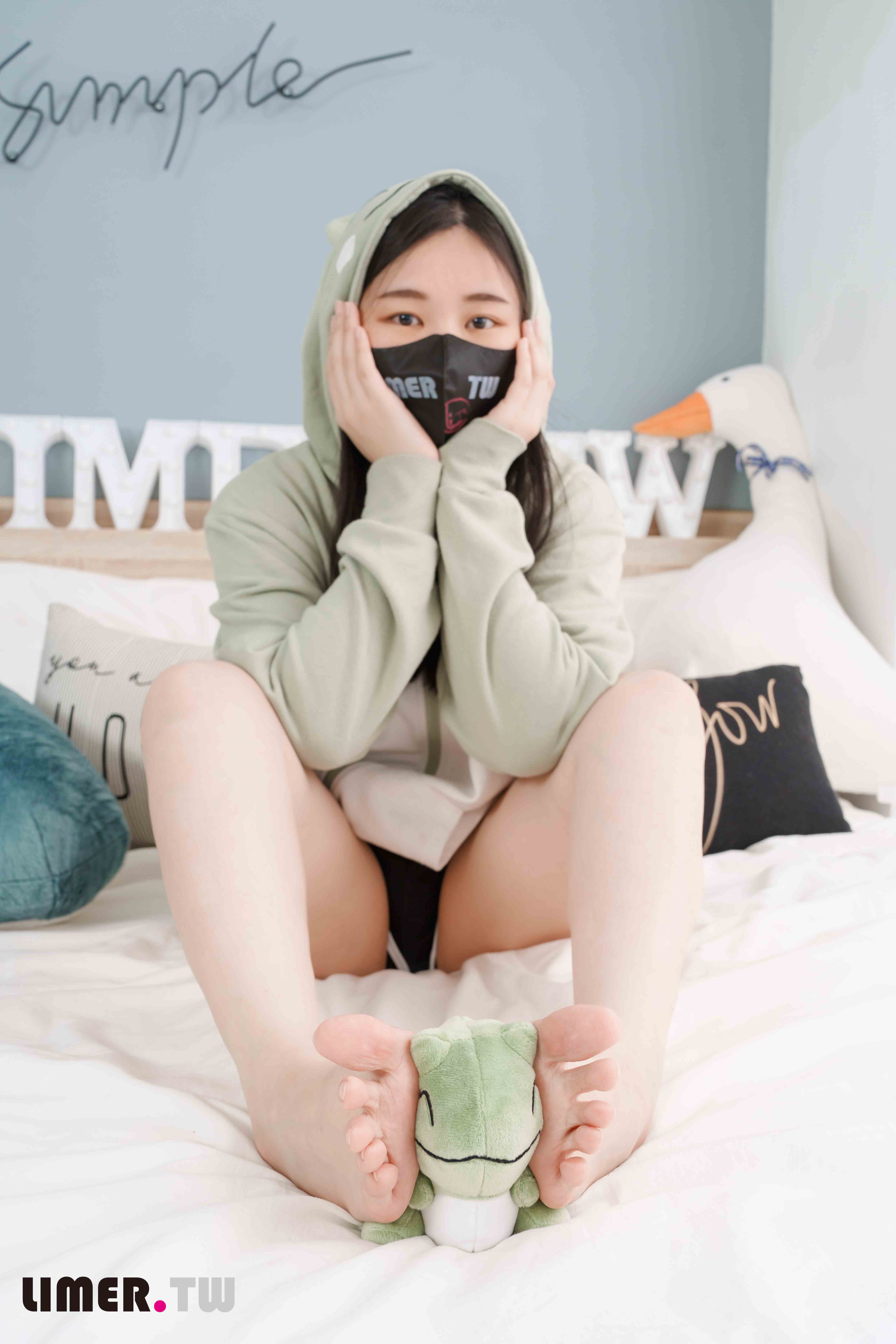 China Beauty Legs and feet 606