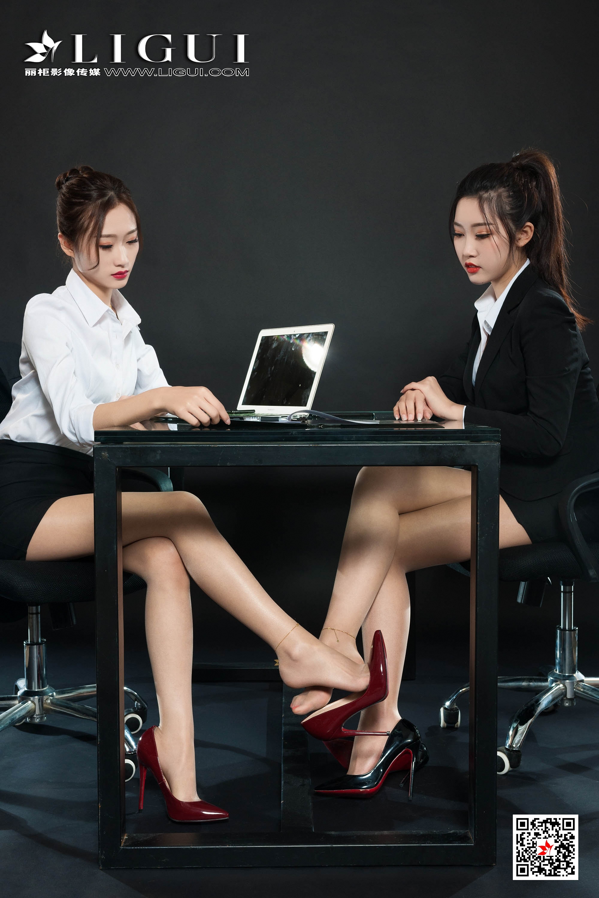 Foot Fetish Twin Flowers 44