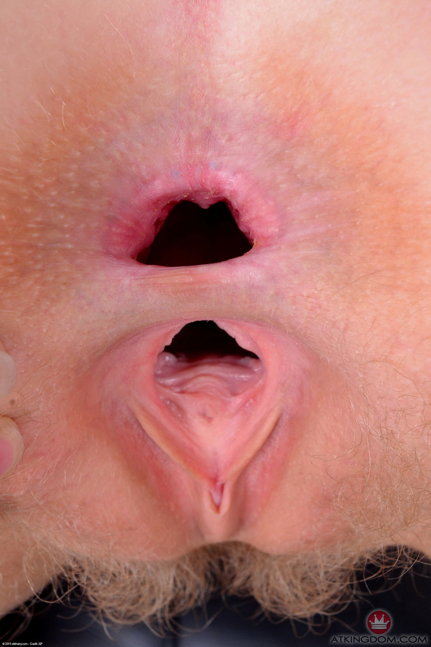 Girls showing their asshole pussy and feet